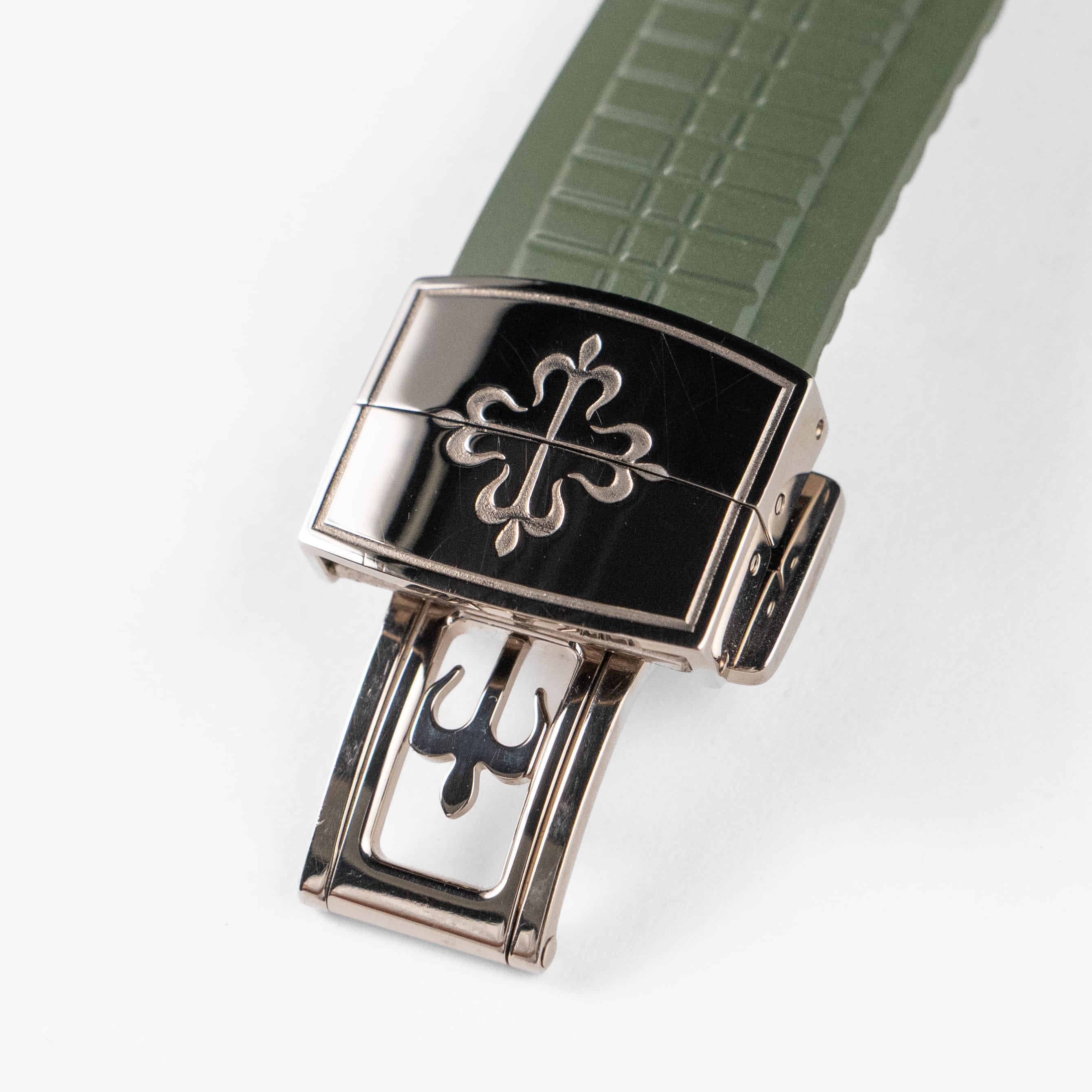 Patek Philippe Aquanaut 5968G-010 Chronograph White Gold Khaki Green Dial (2021)