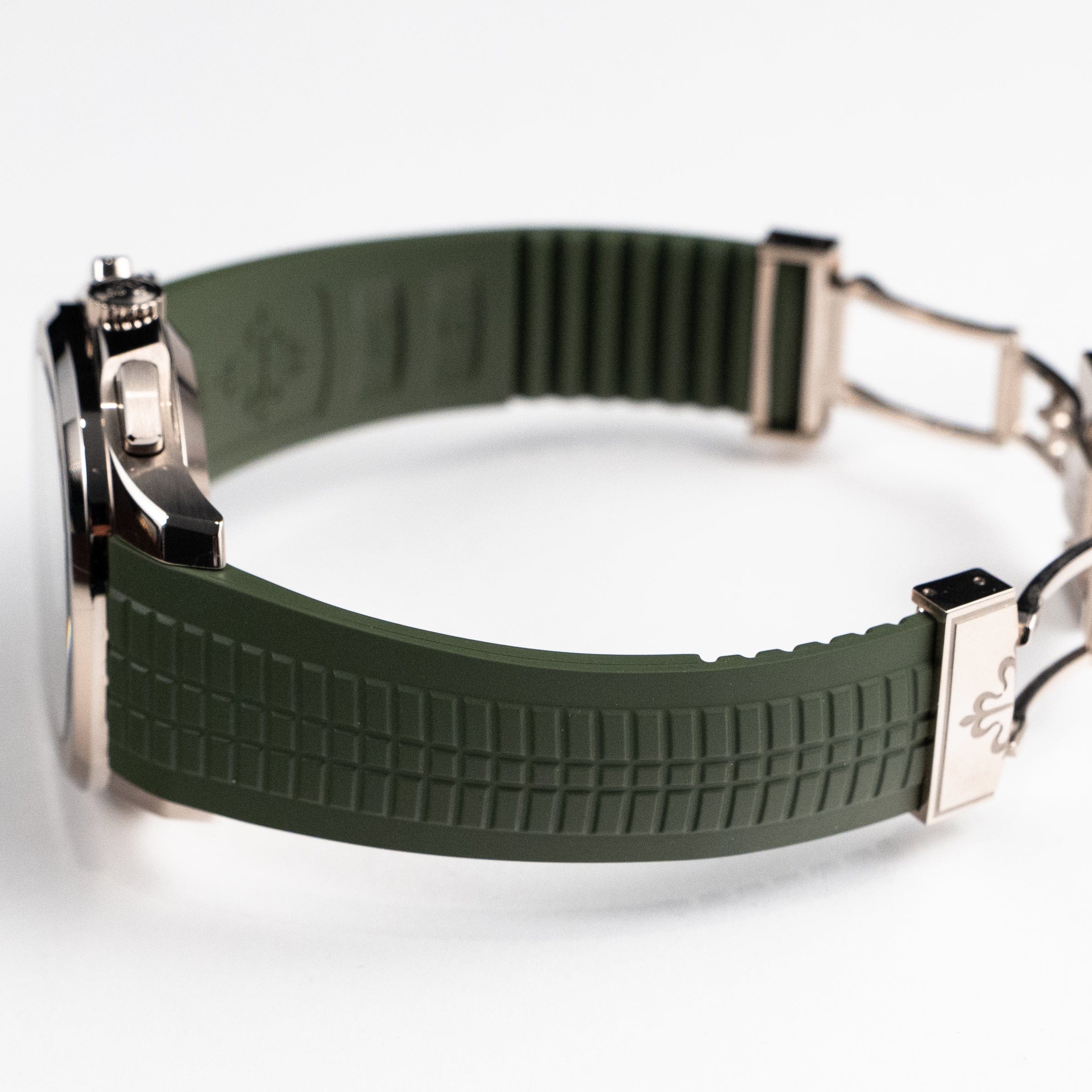 Patek Philippe Aquanaut 5968G-010 Chronograph White Gold Khaki Green Dial (2025)