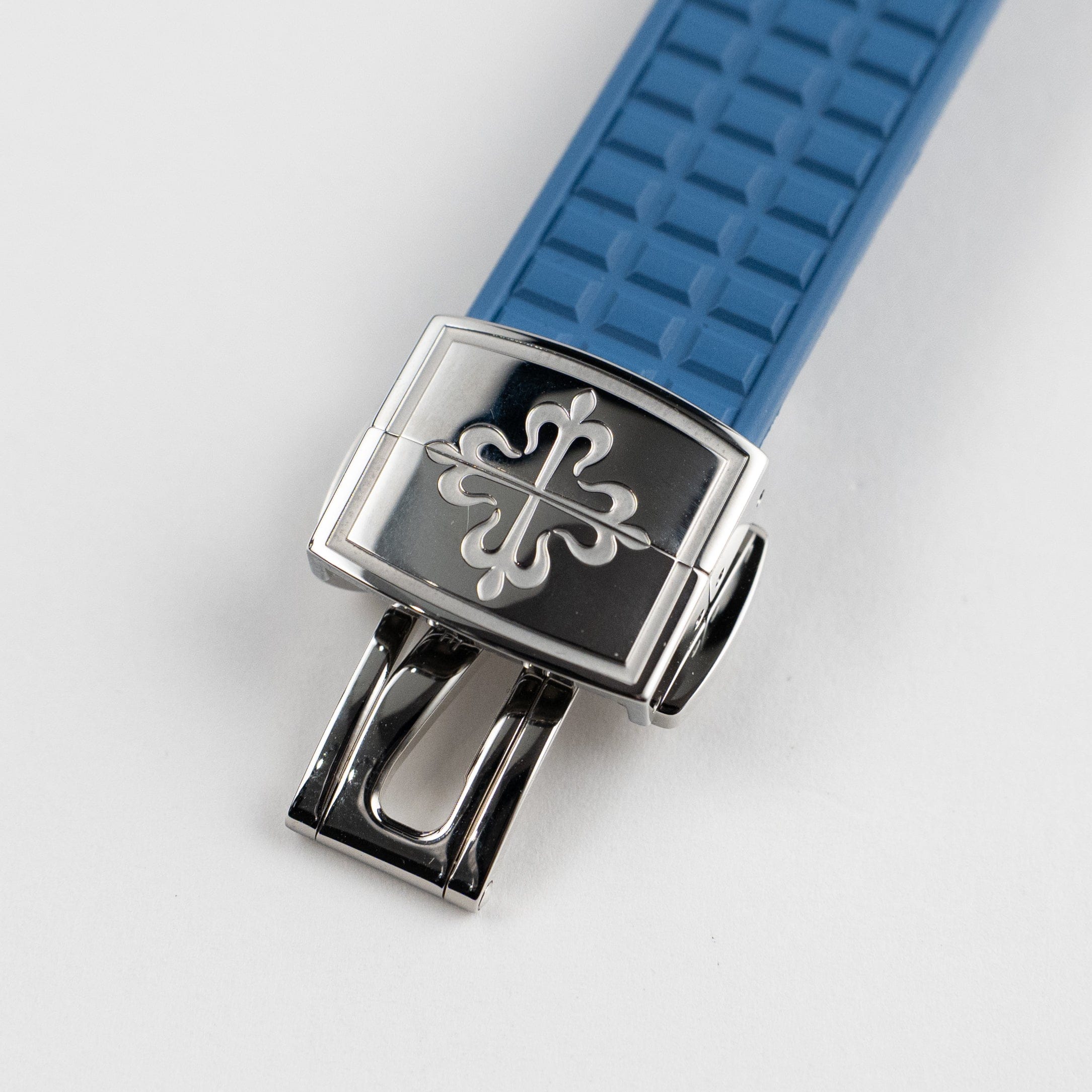 Patek Philippe Aquanaut Luce 5067A-022 'Ladies' Stainless Steel Blue Dial Diamond Bezel (2015)