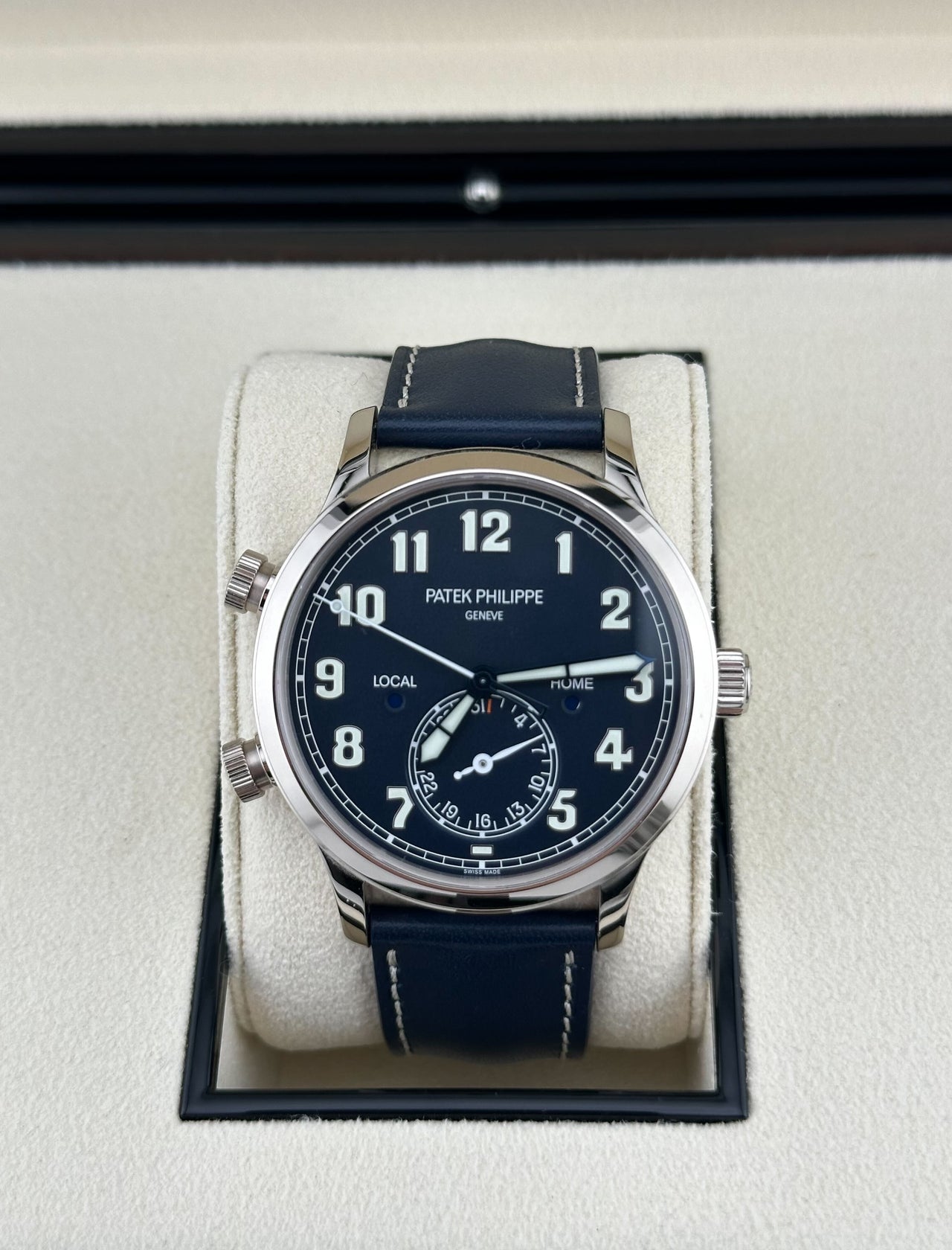 Patek Philippe Calatrava 5524G-001 'Pilot' Travel Time White Gold (2022)