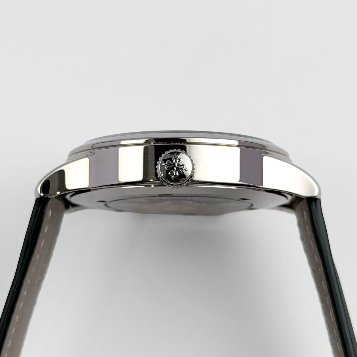 Patek Philippe Calatrava 5524G-010 'Pilot' Travel Time White Gold Ivory Dial (2025)