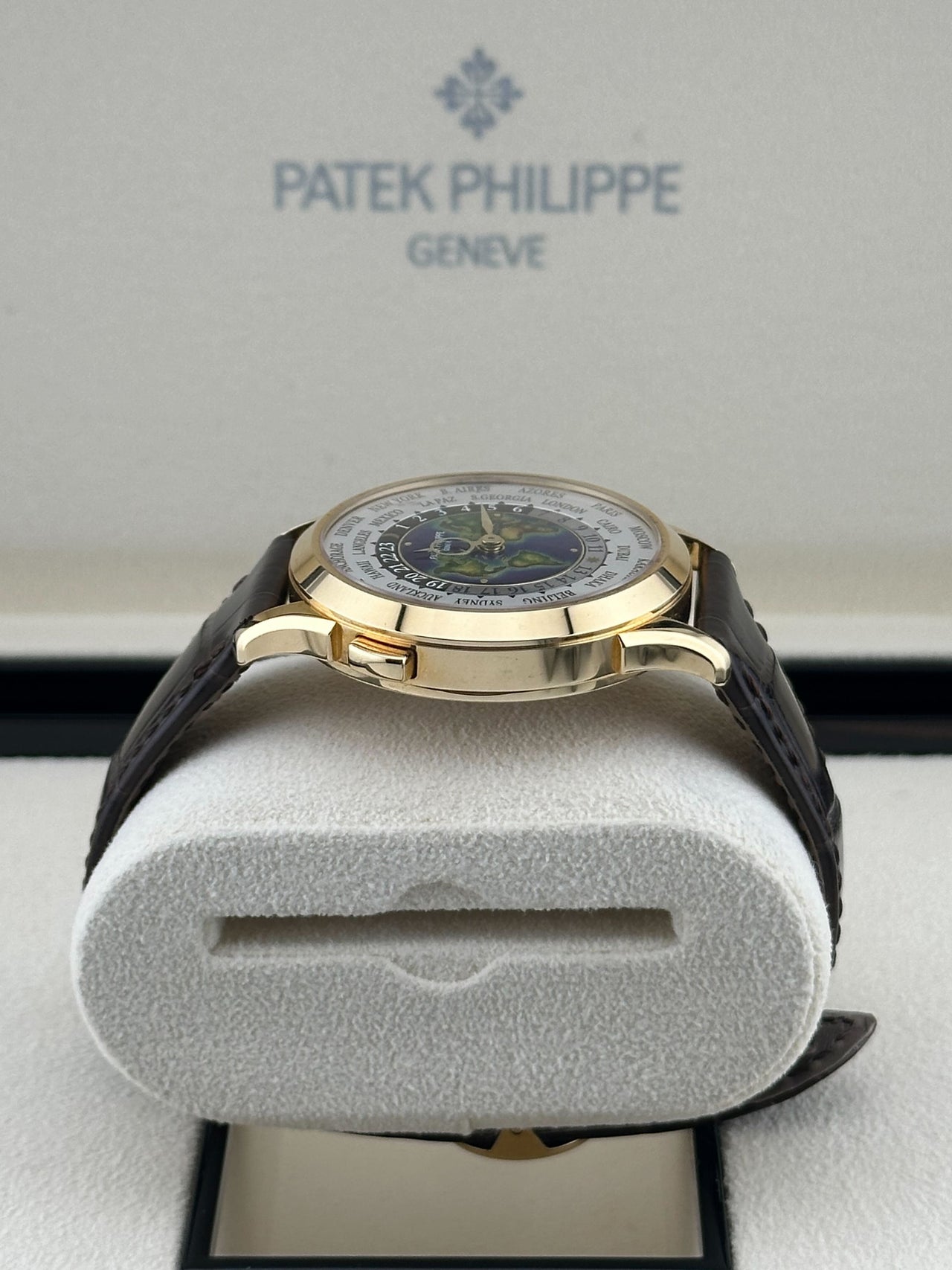 Patek philippe world traveler best sale