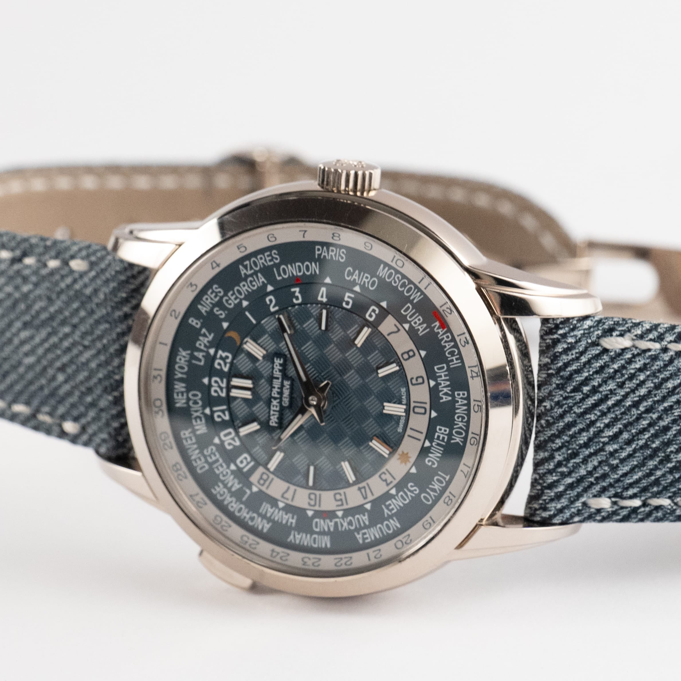 Patek Philippe Complications 5330G-001 World Time Date White Gold (2024)