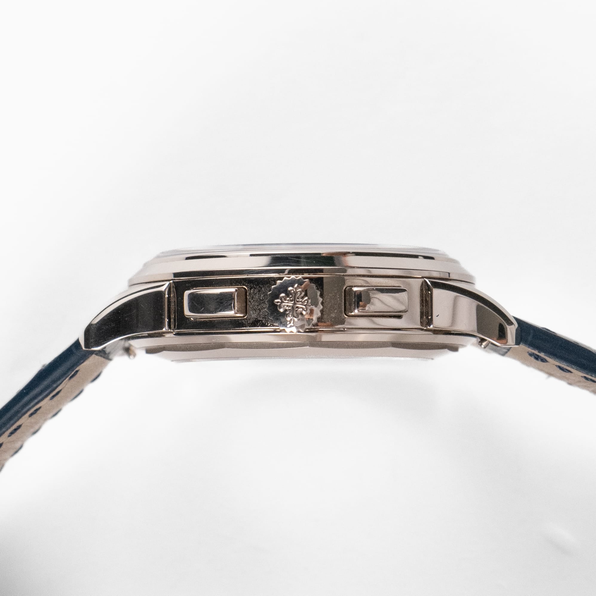 Patek Philippe Complications 5930G-010 World Time Flyback Chronograph White Gold Blue Dial (2021)