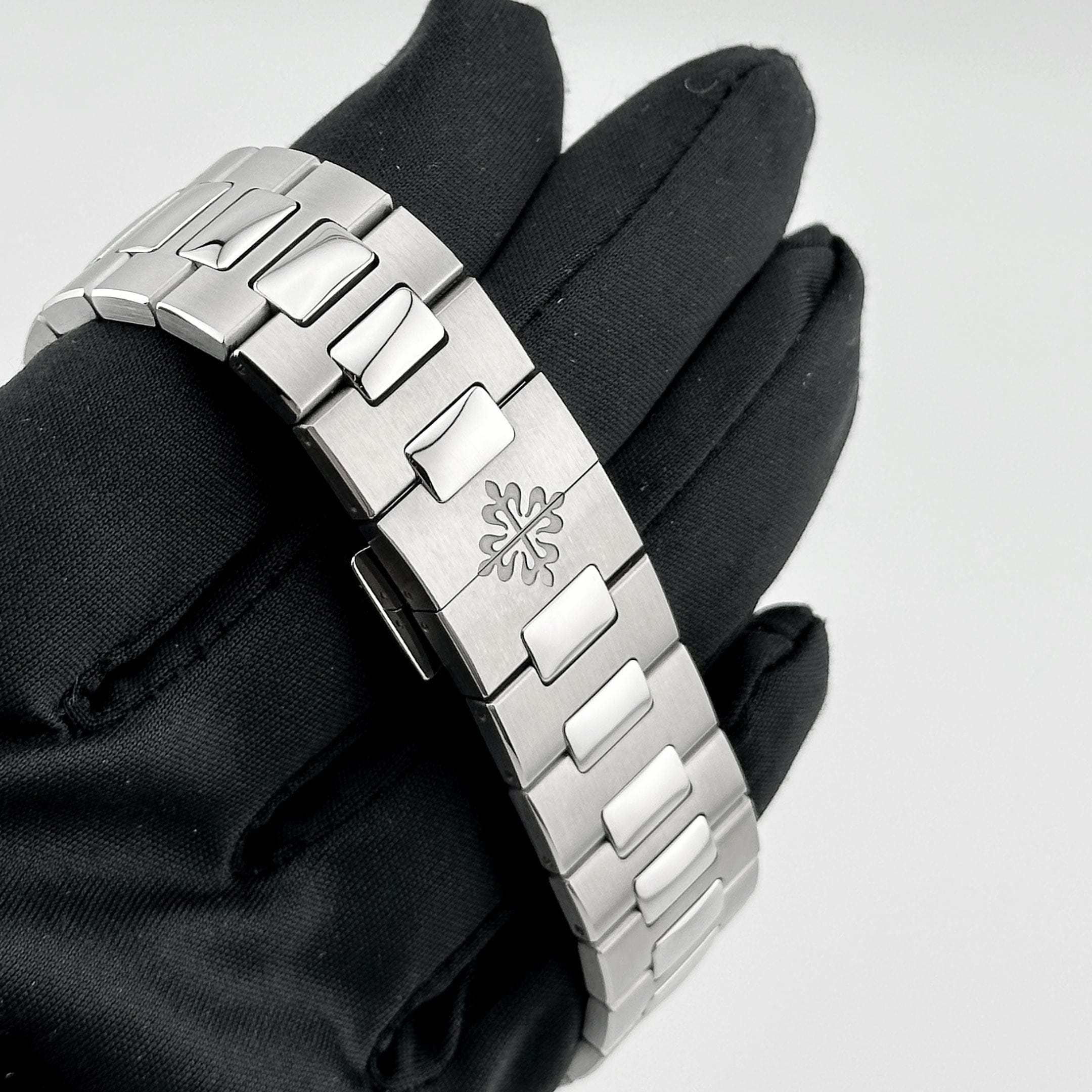 Patek Philippe Cubitus 5821/1A-001 Stainless Steel Green Dial (2025)