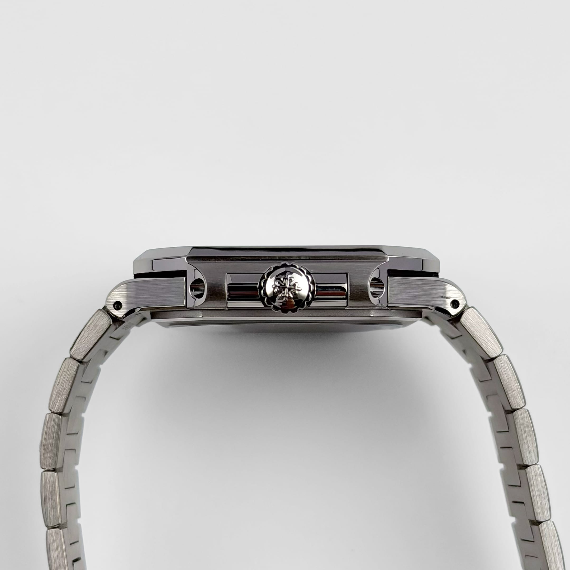 Patek Philippe Cubitus ノベルティグッズ Patek Philippe Cubitus 7128/1G-001 White Gold Blue Dial (2026