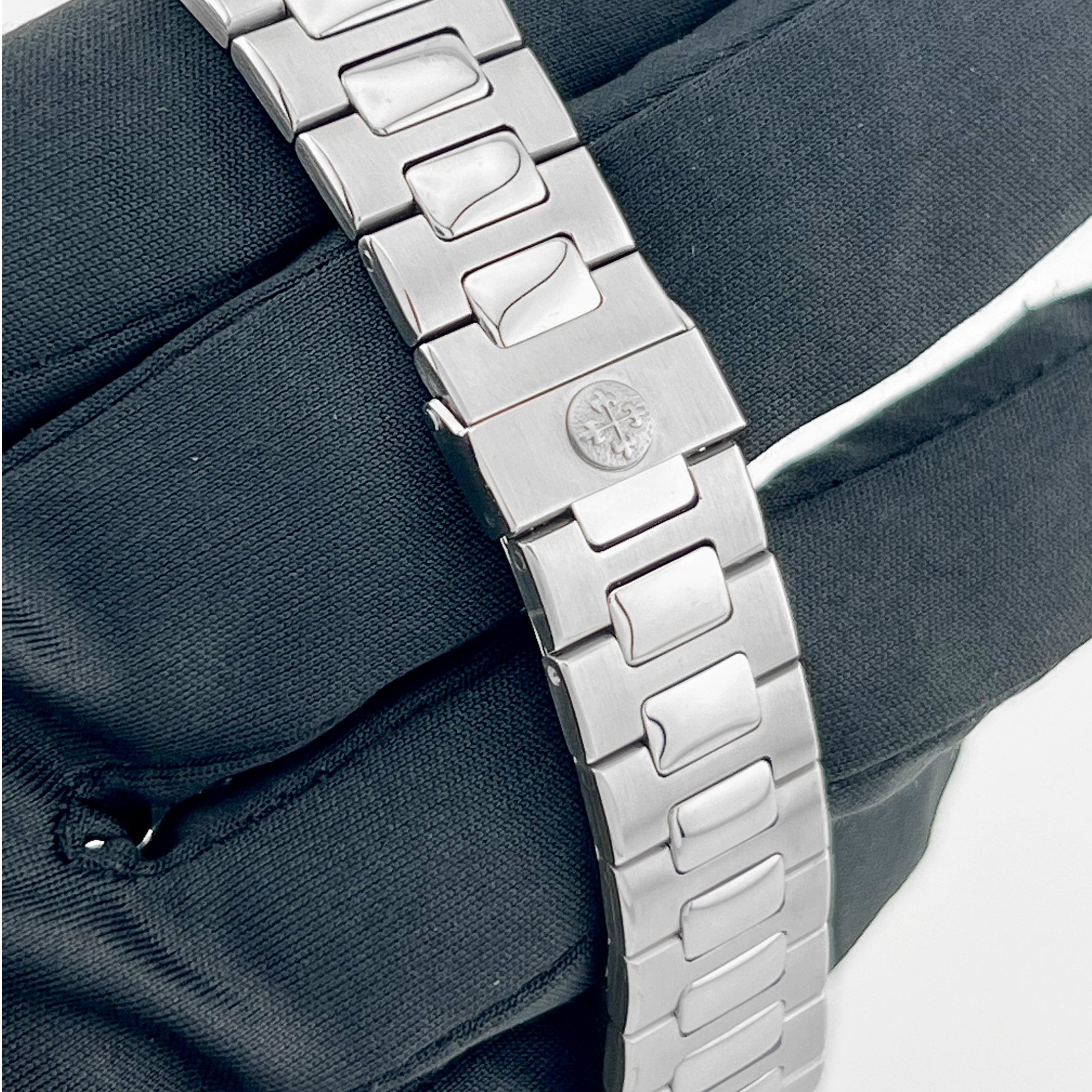 Patek Philippe Nautilus 3700/11 Vintage Stainless Steel Black Dial (1982)