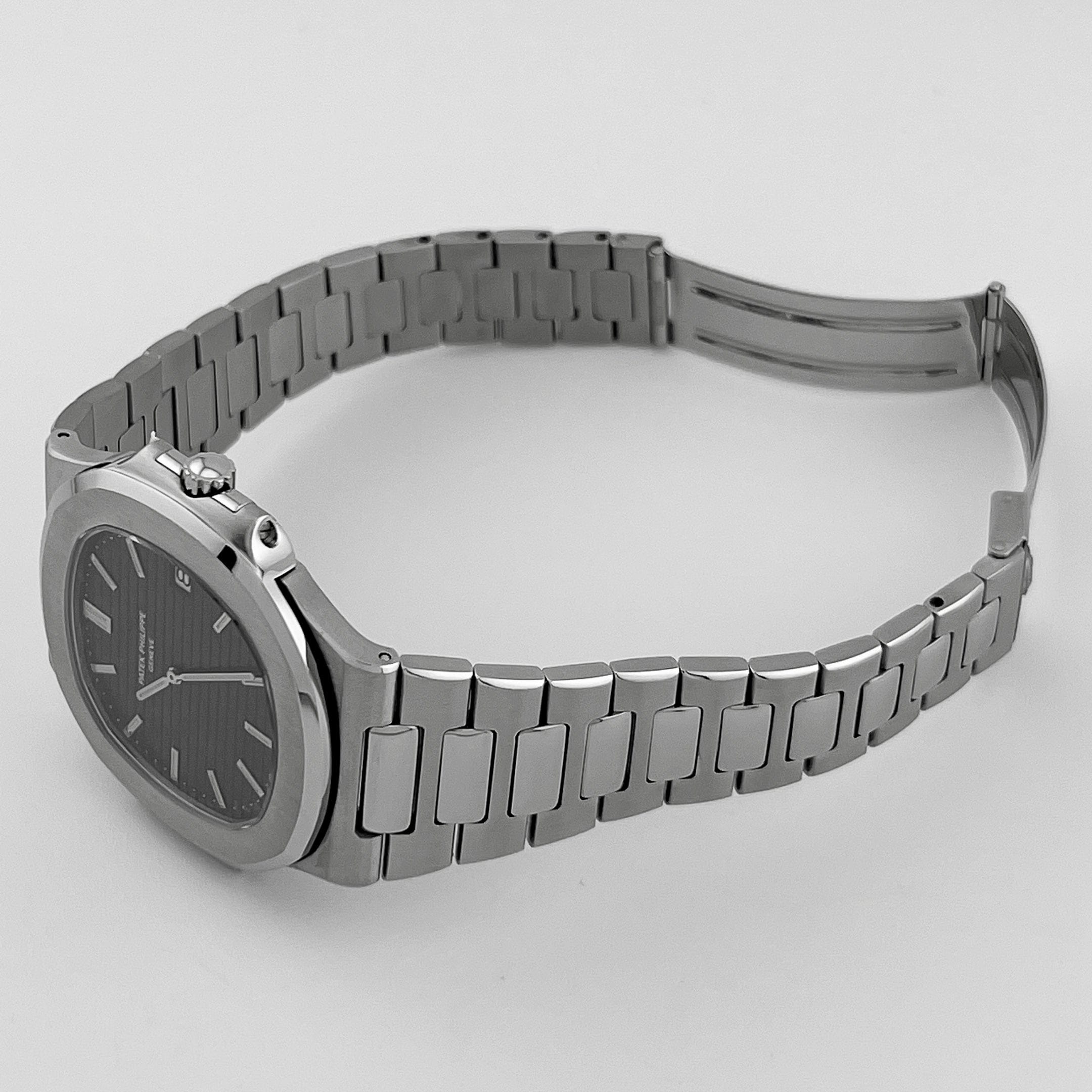 Patek Philippe Nautilus 3700/11 Vintage Stainless Steel Black Dial (1982)
