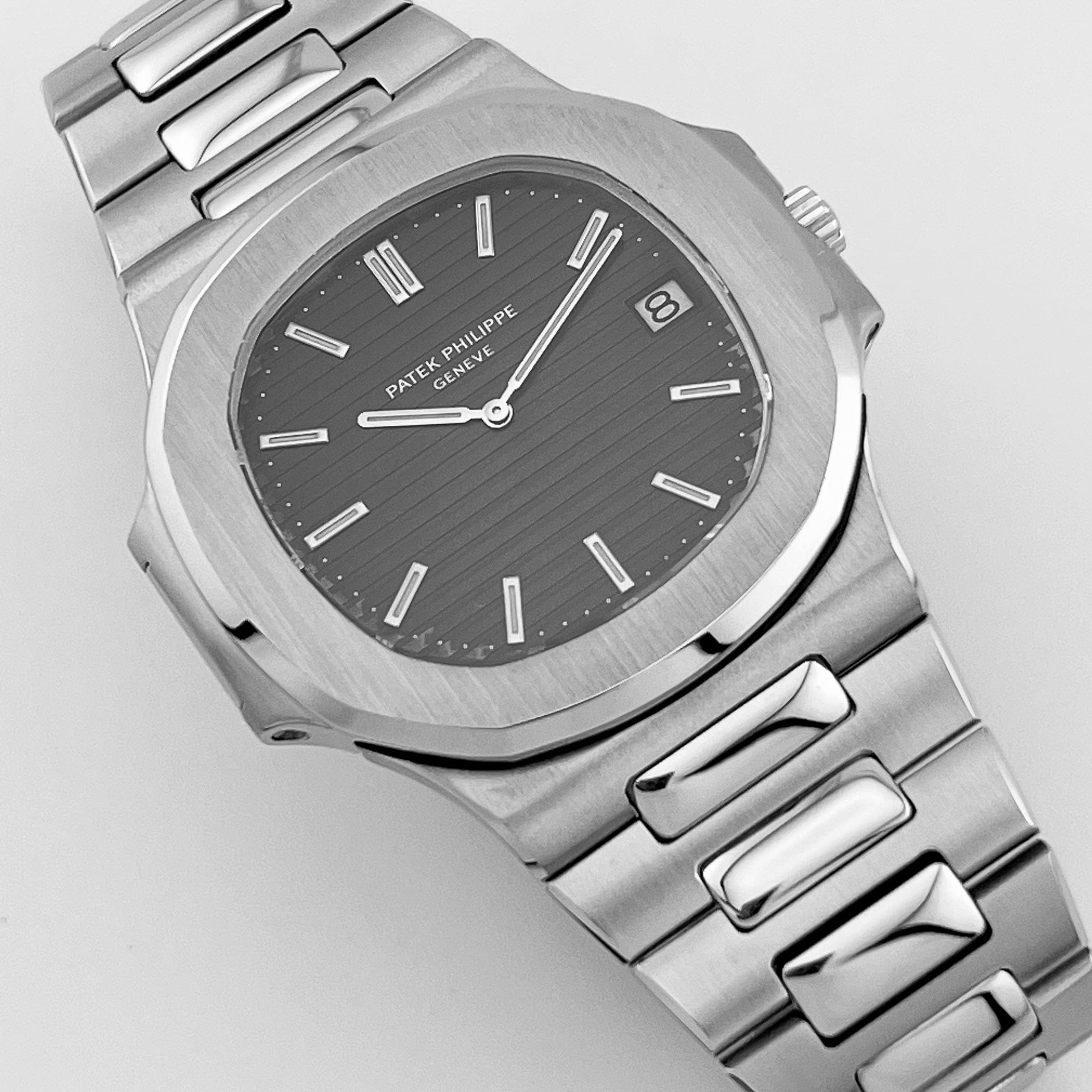 Patek Philippe Nautilus 3700/11 Vintage Stainless Steel Black Dial (1982)