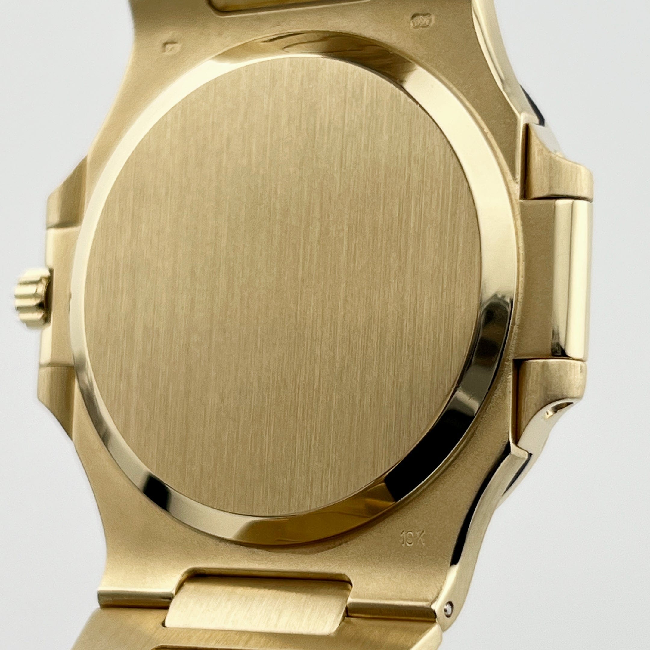 Patek Philippe Nautilus 3700/11 Vintage Yellow Gold Black Ribbed Dial (1983)