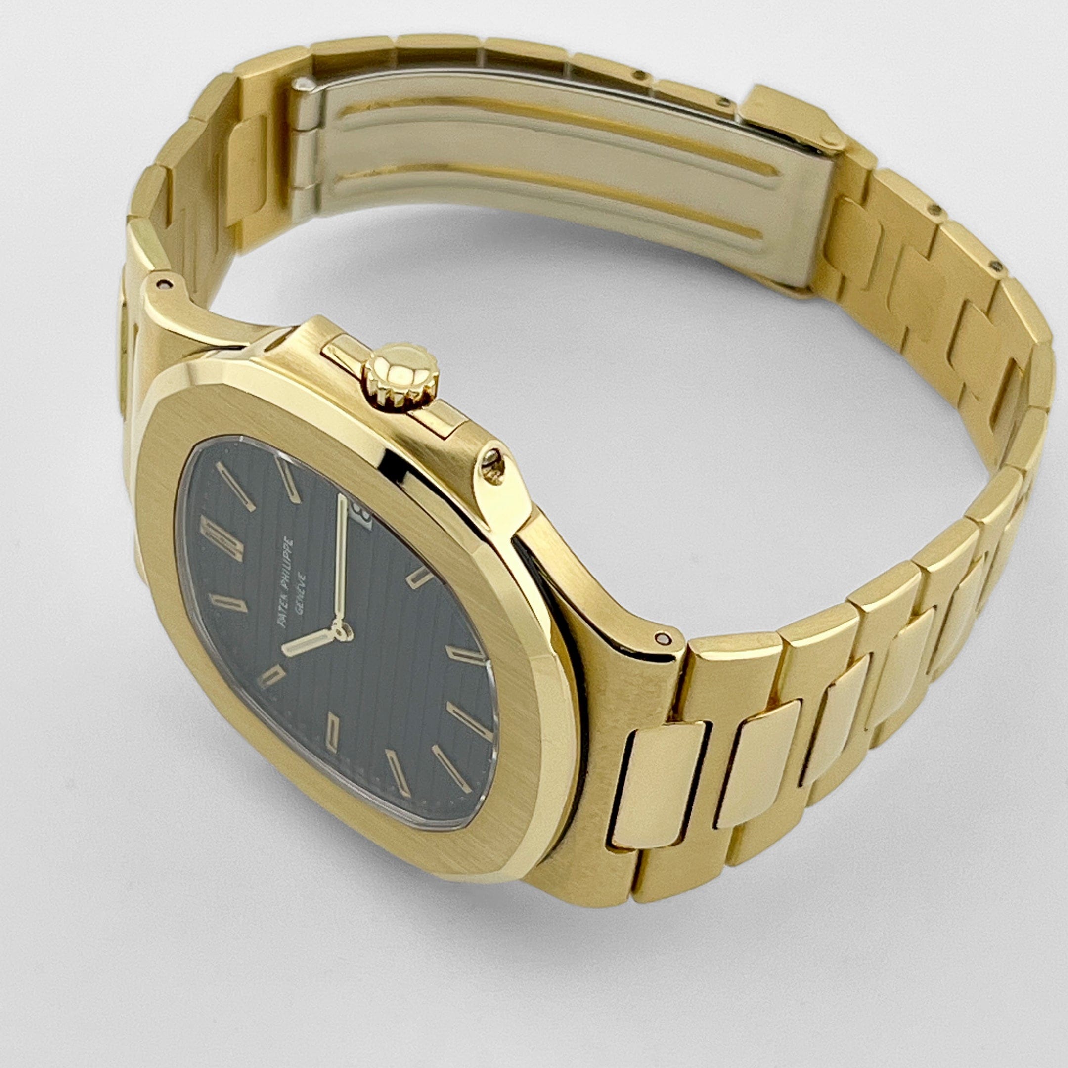 Patek Philippe Nautilus 3700/11 Vintage Yellow Gold Black Ribbed Dial (1983)