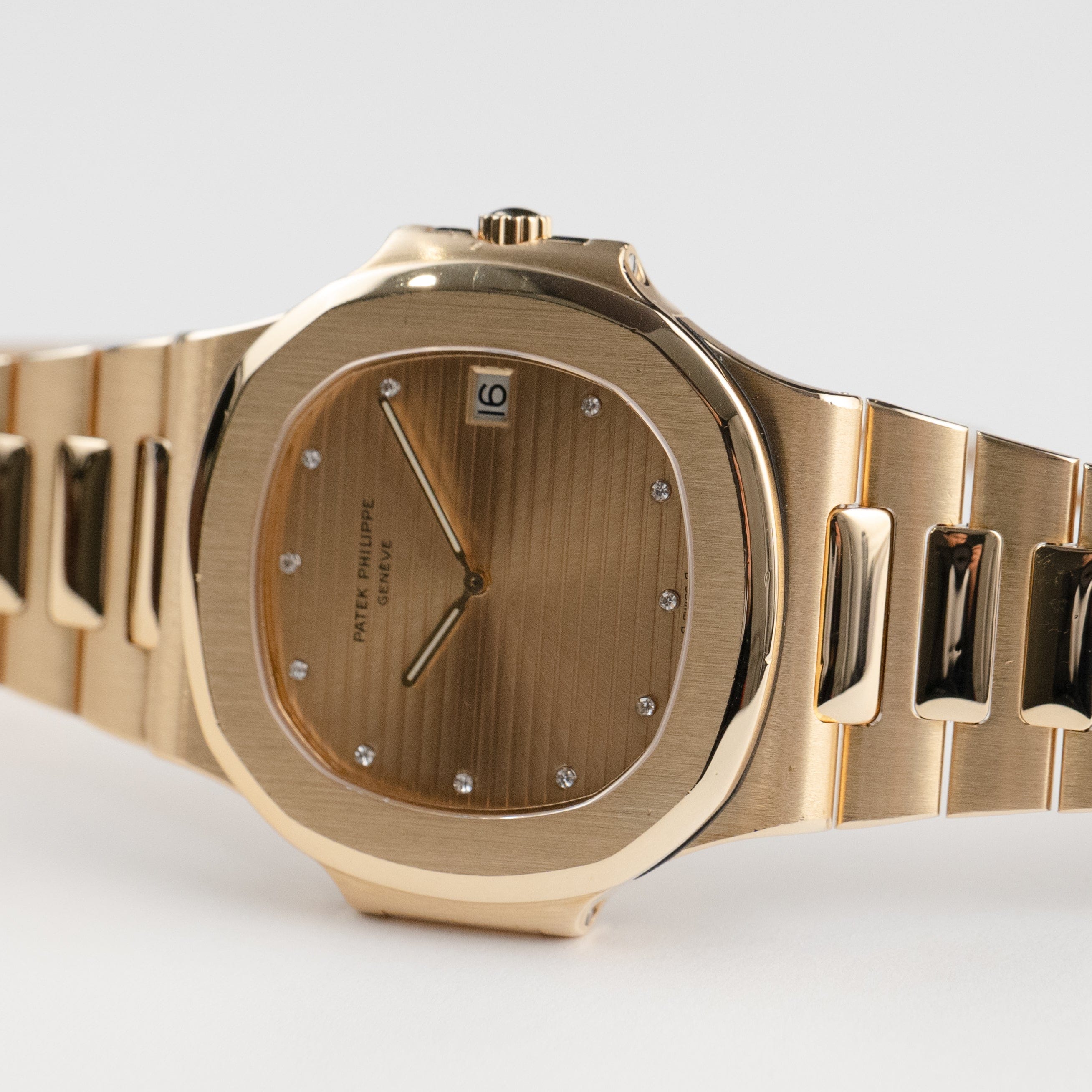 Patek Philippe Nautilus 3700/11J-051 'Jumbo' Yellow Gold Champagne Diamond Dial