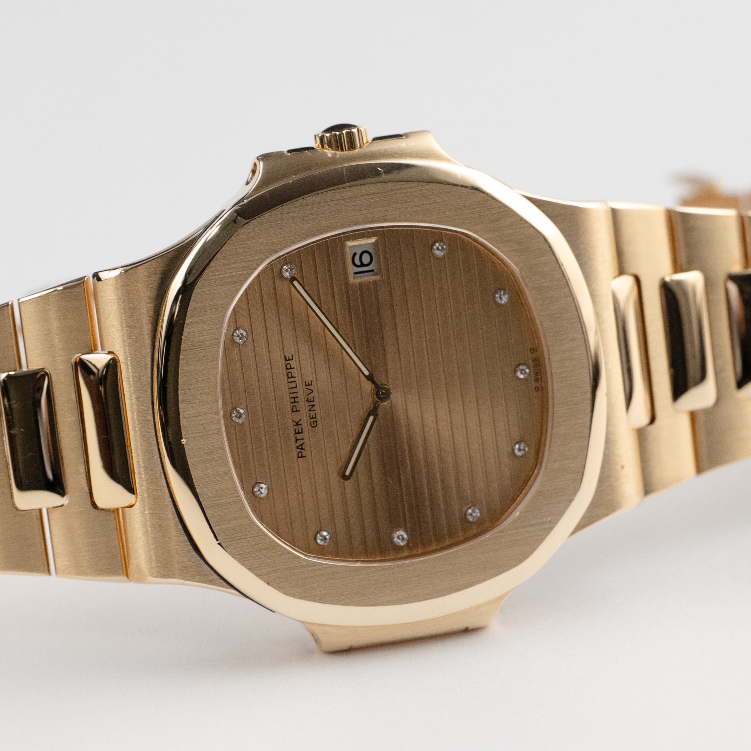 Patek Philippe Nautilus 3700/11J-051 'Jumbo' Yellow Gold Champagne Diamond Dial