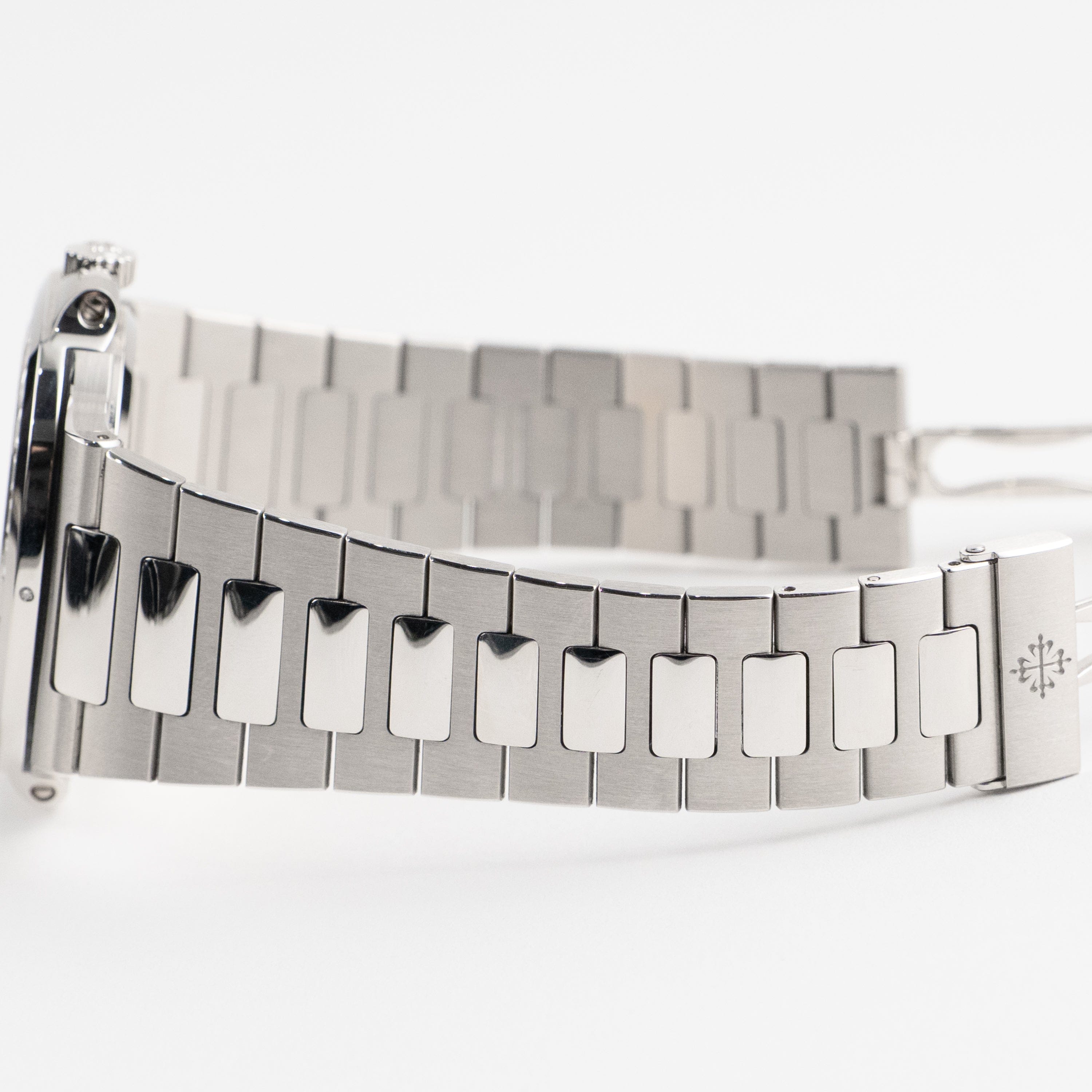 Patek Philippe Nautilus 5711/110P-001 Platinum Grey Diamond Baguette Dial Diamond Baguette Bezel (2021)