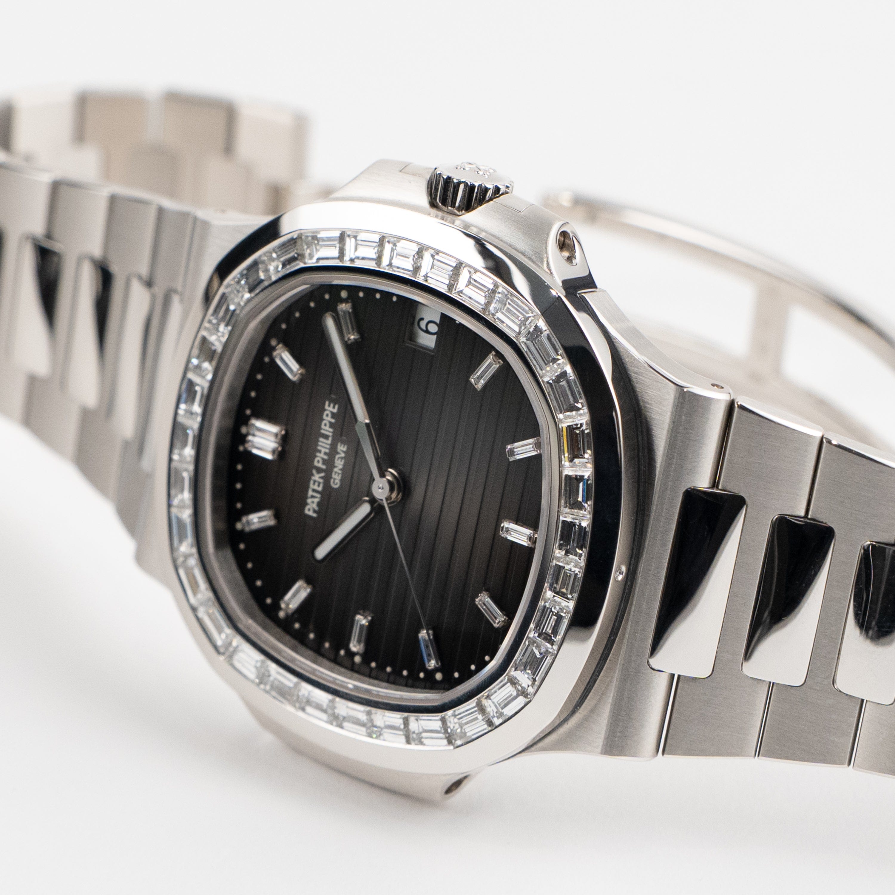 Patek Philippe Nautilus 5711/110P-001 Platinum Grey Diamond Baguette Dial Diamond Baguette Bezel (2021)