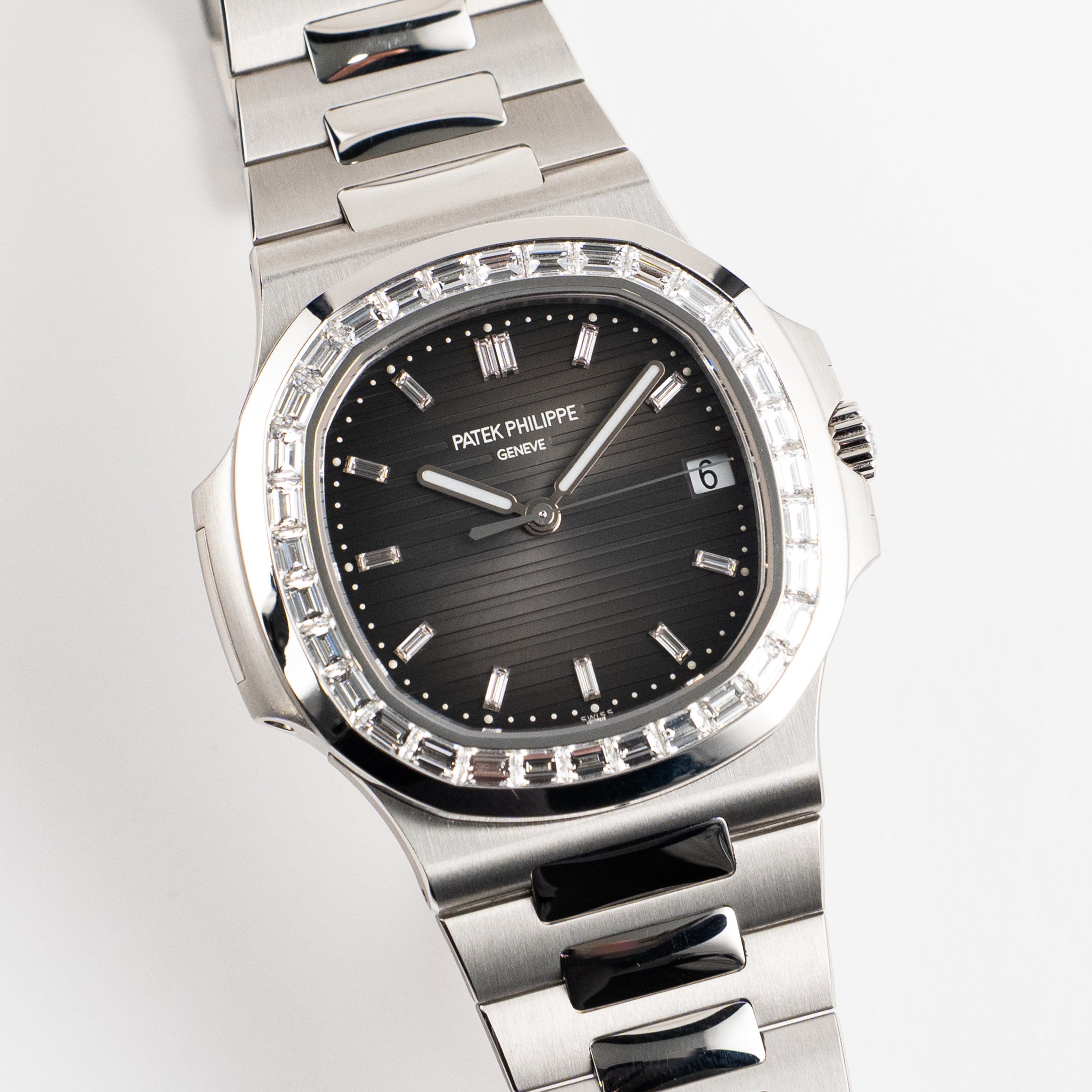 Patek Philippe Nautilus 5711/110P-001 Platinum Grey Diamond Baguette Dial Diamond Baguette Bezel (2021)