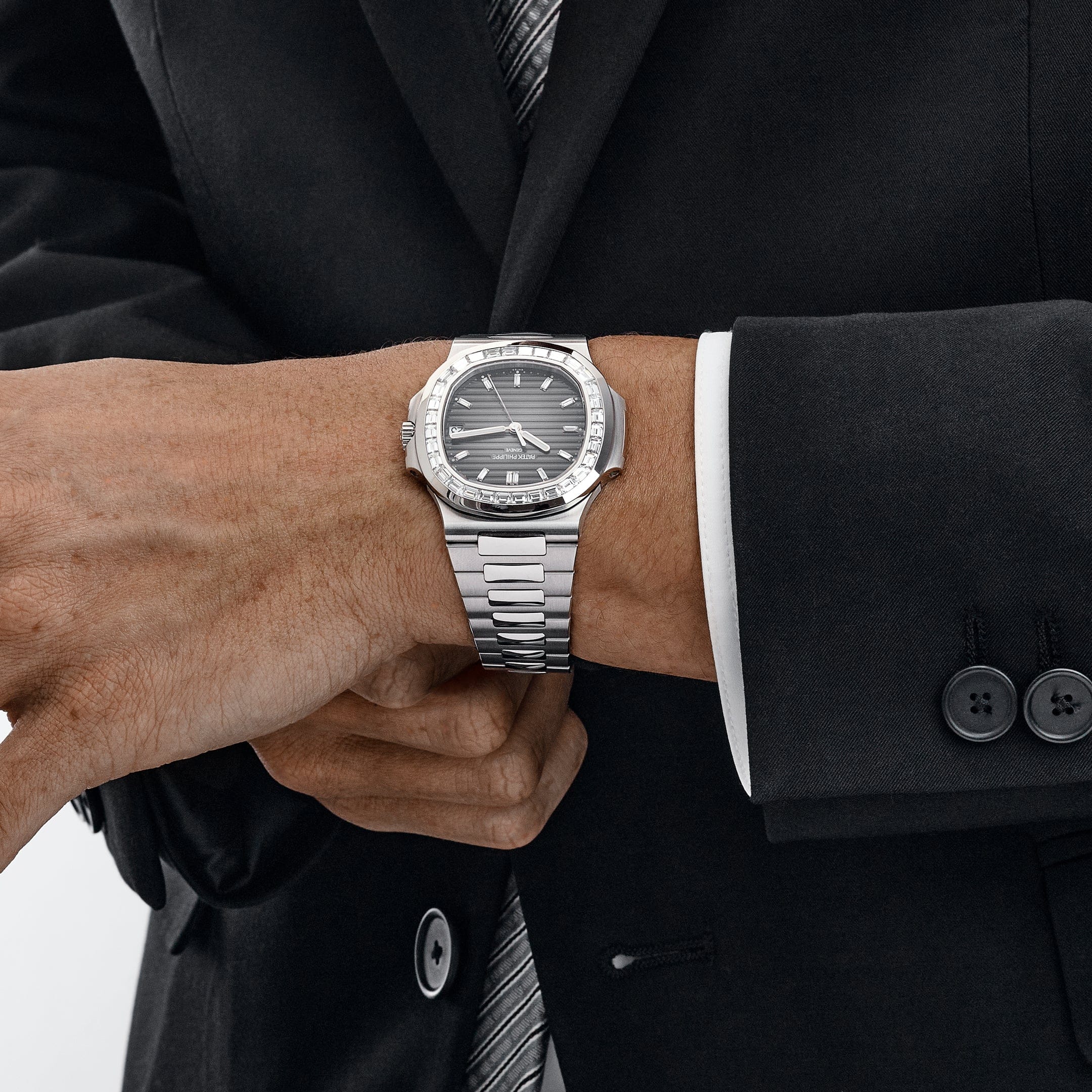 Patek Philippe Nautilus 5711/110P-001 Platinum Grey Diamond Baguette Dial Diamond Baguette Bezel (2021)