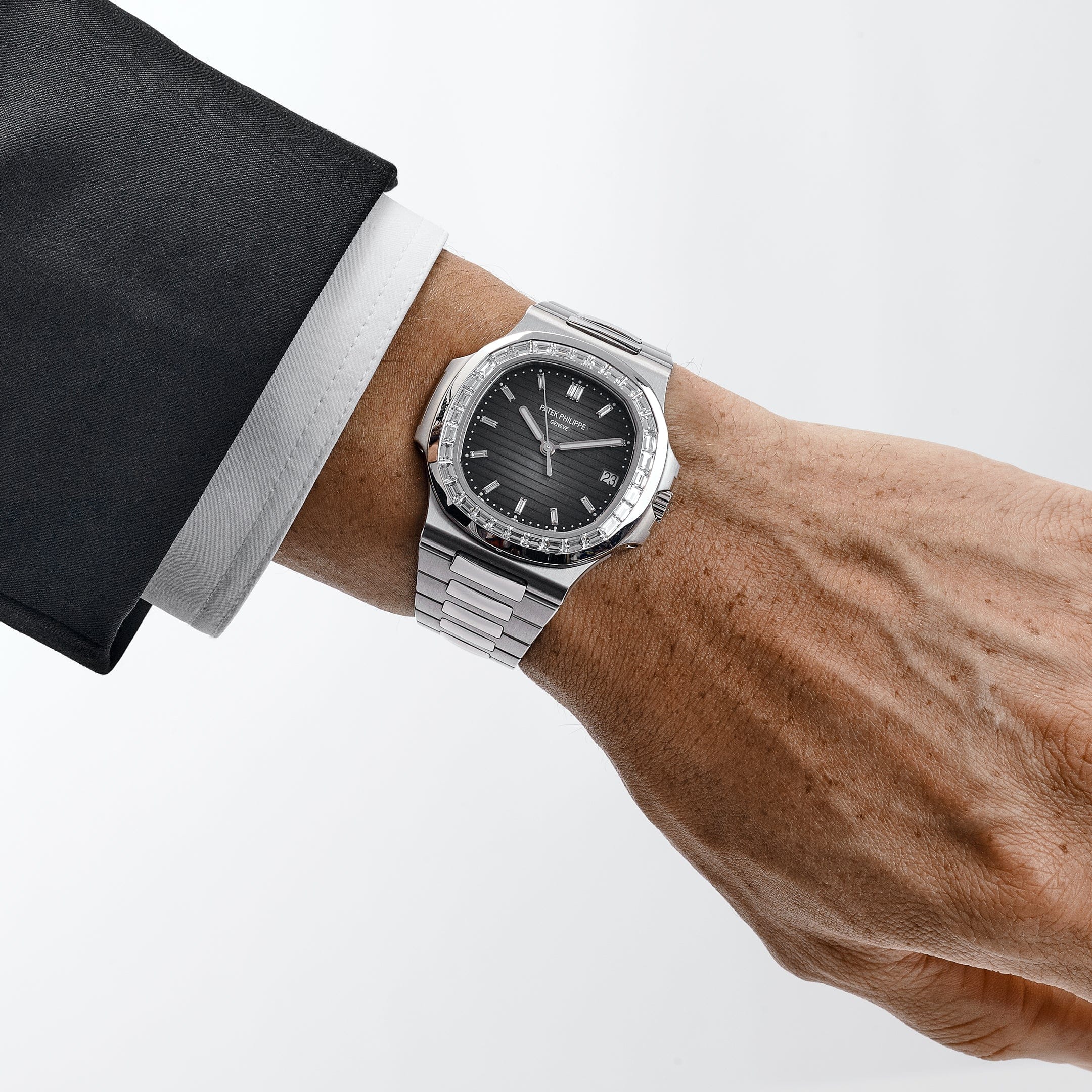 Patek Philippe Nautilus 5711/110P-001 Platinum Grey Diamond Baguette Dial Diamond Baguette Bezel (2021)