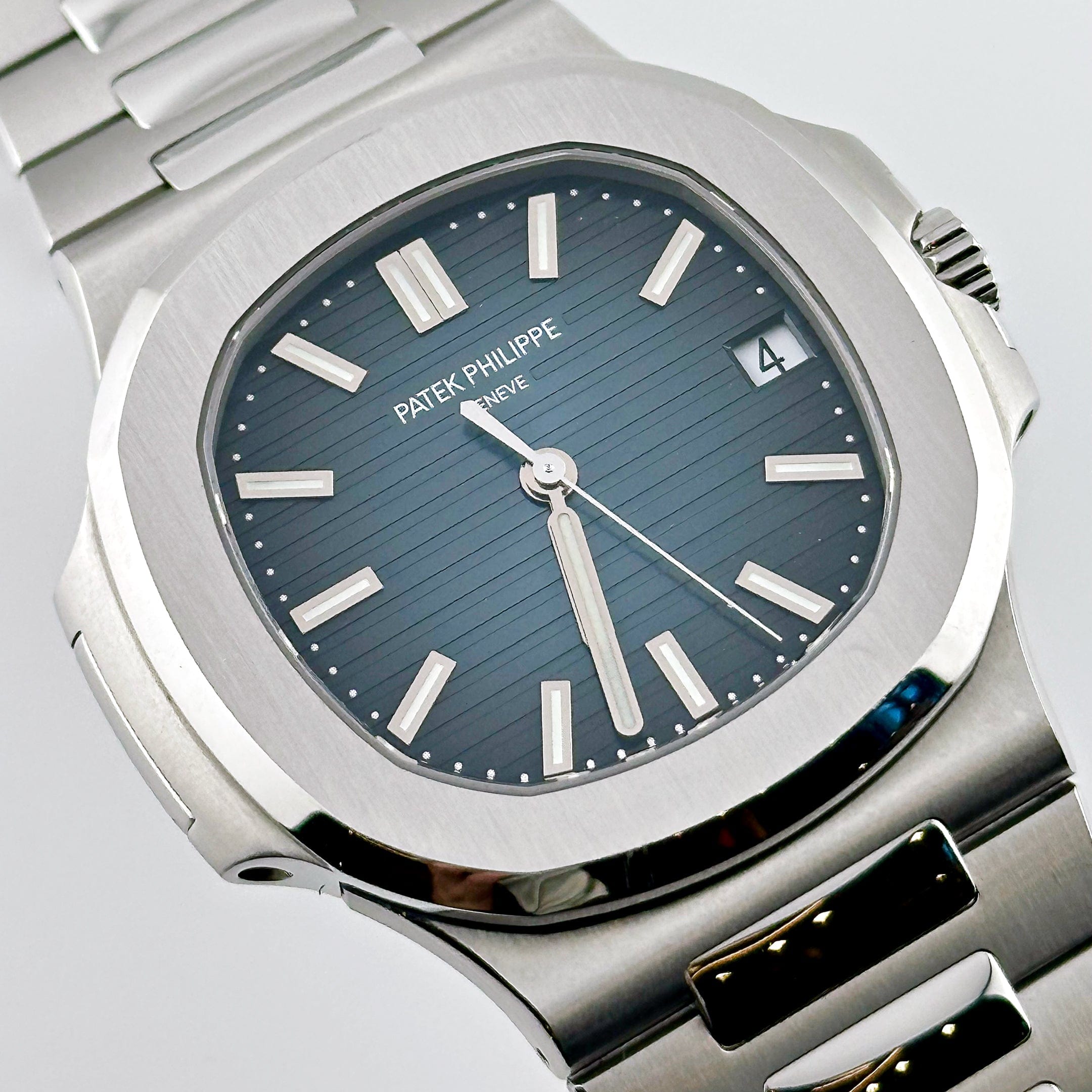 Patek Philippe Nautilus 5711/1A-010 Date Stainless Steel Blue Dial (2019)