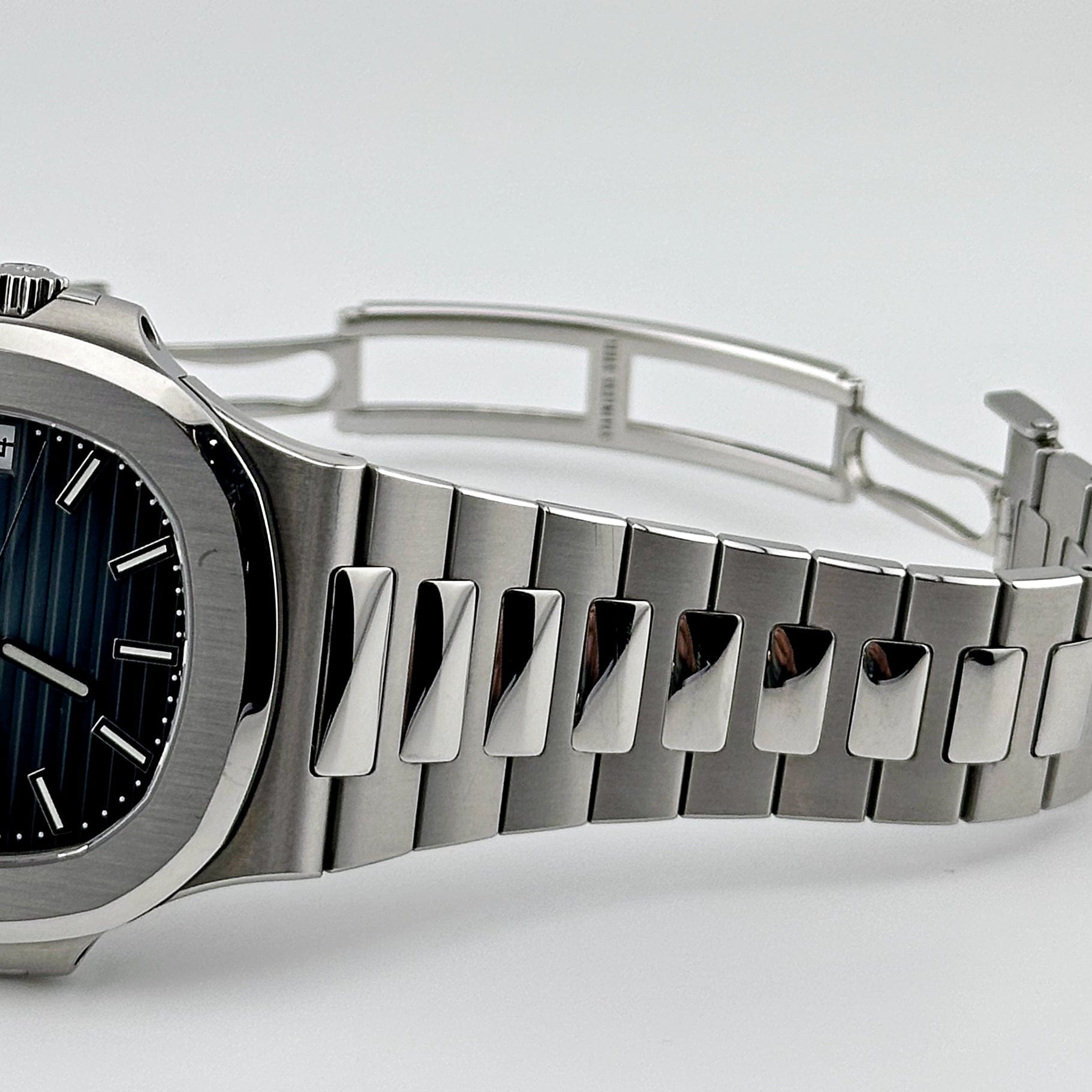 Patek Philippe Nautilus 5711/1A-010 Date Stainless Steel Blue Dial (2019)