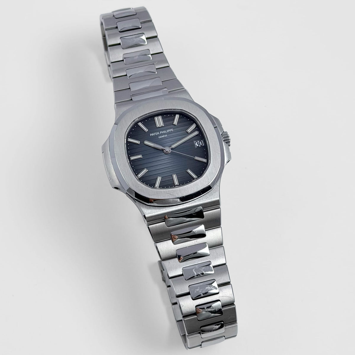 Patek Philippe Nautilus 5711/1A-010 Stainless Steel Blue Dial (2017)