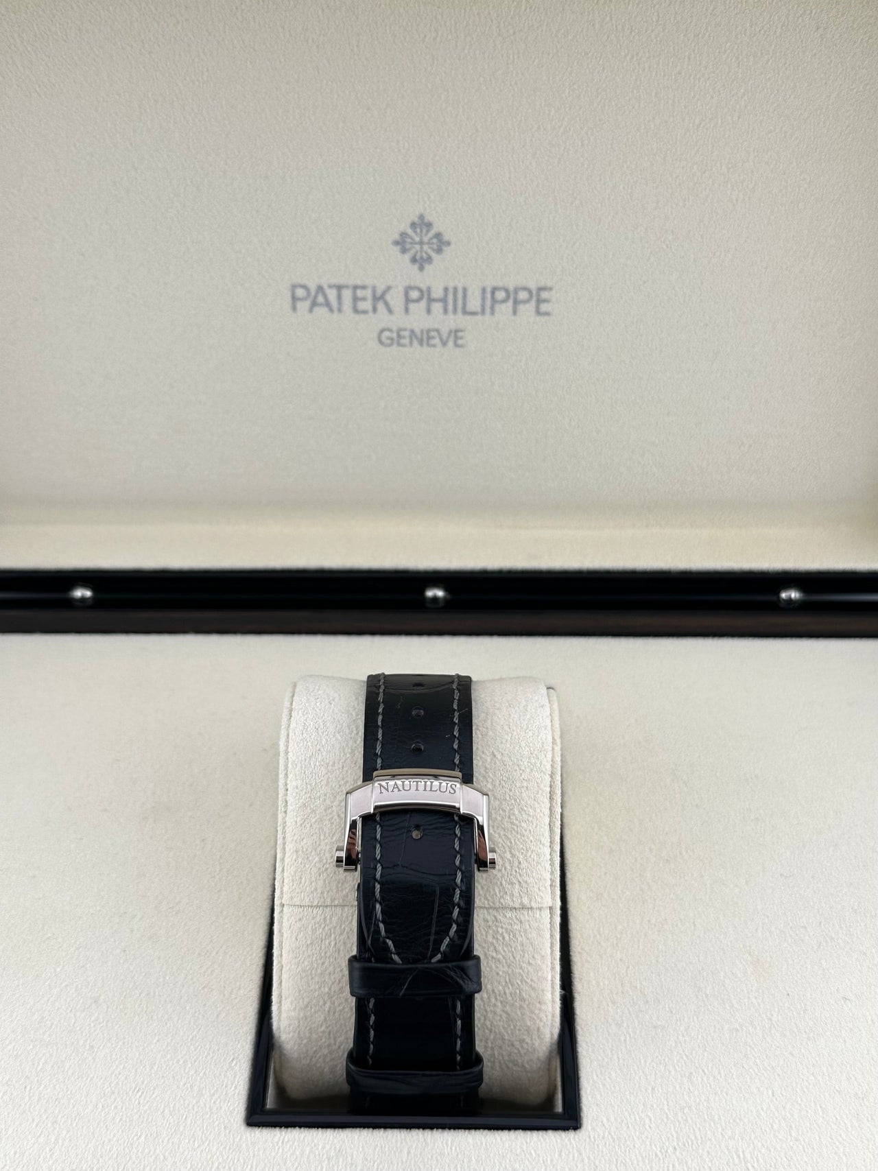 Patek Philippe Nautilus 5711G-001 White Gold Grey Dial (2011)