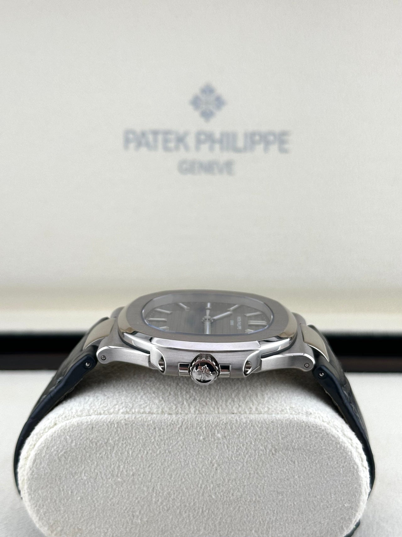 Patek Philippe Nautilus 5711G-001 White Gold Grey Dial (2011)