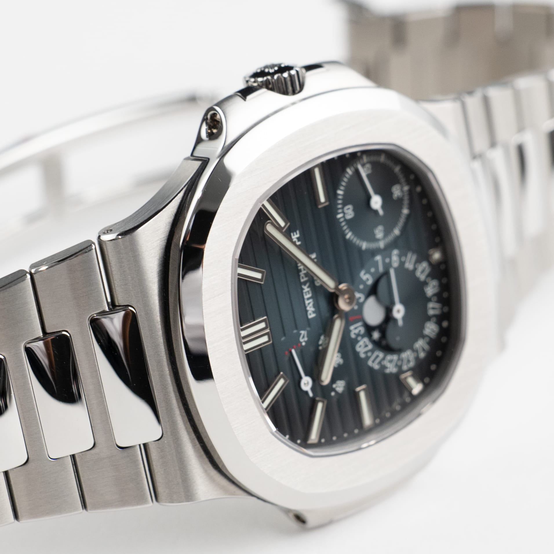 Patek Philippe Nautilus 5712/1A-001 Moon Phases Stainless Steel Blue Dial (2022)