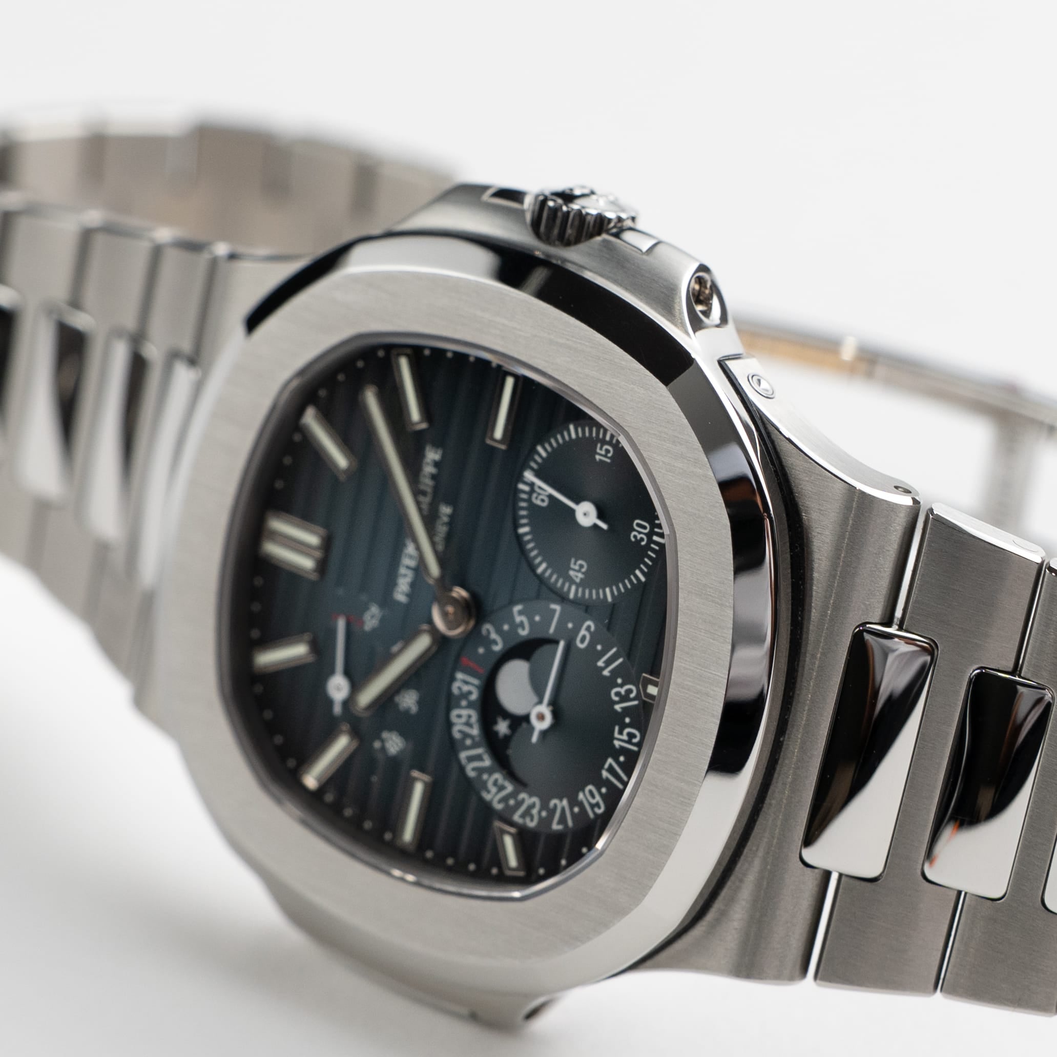 Patek Philippe Nautilus 5712/1A-001 Moon Phases Stainless Steel Blue Dial (2022)