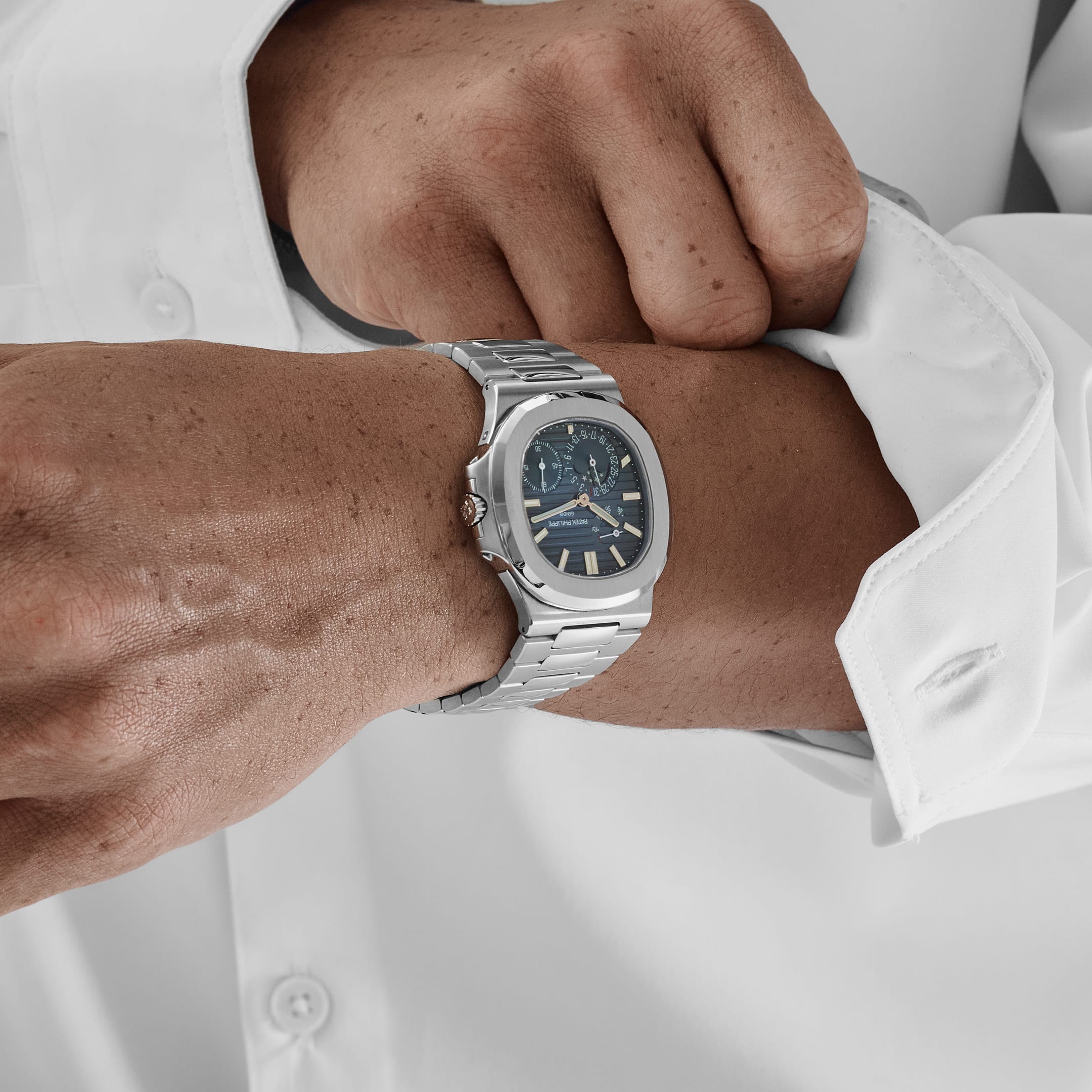 Patek Philippe Nautilus 5712/1A-001 Moon Phases Stainless Steel Blue Dial (2022)