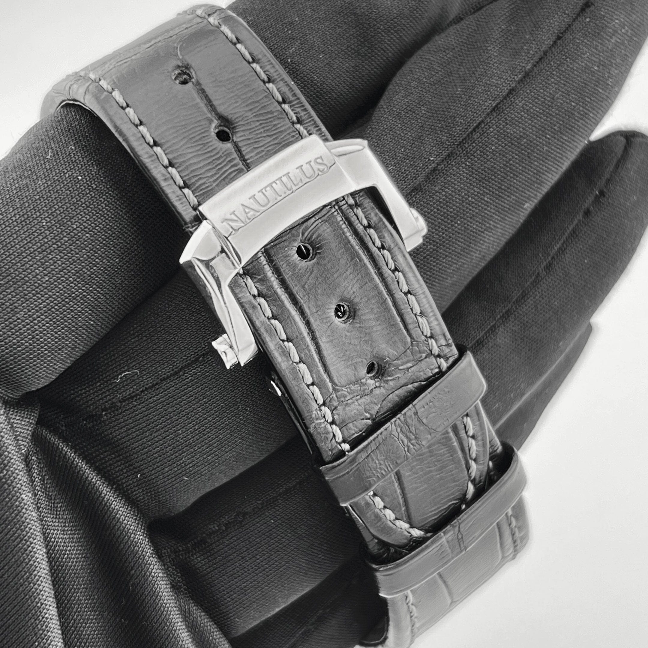 Patek Philippe Nautilus 5712G-001 White Gold Grey Dial Moon Phases (2018)