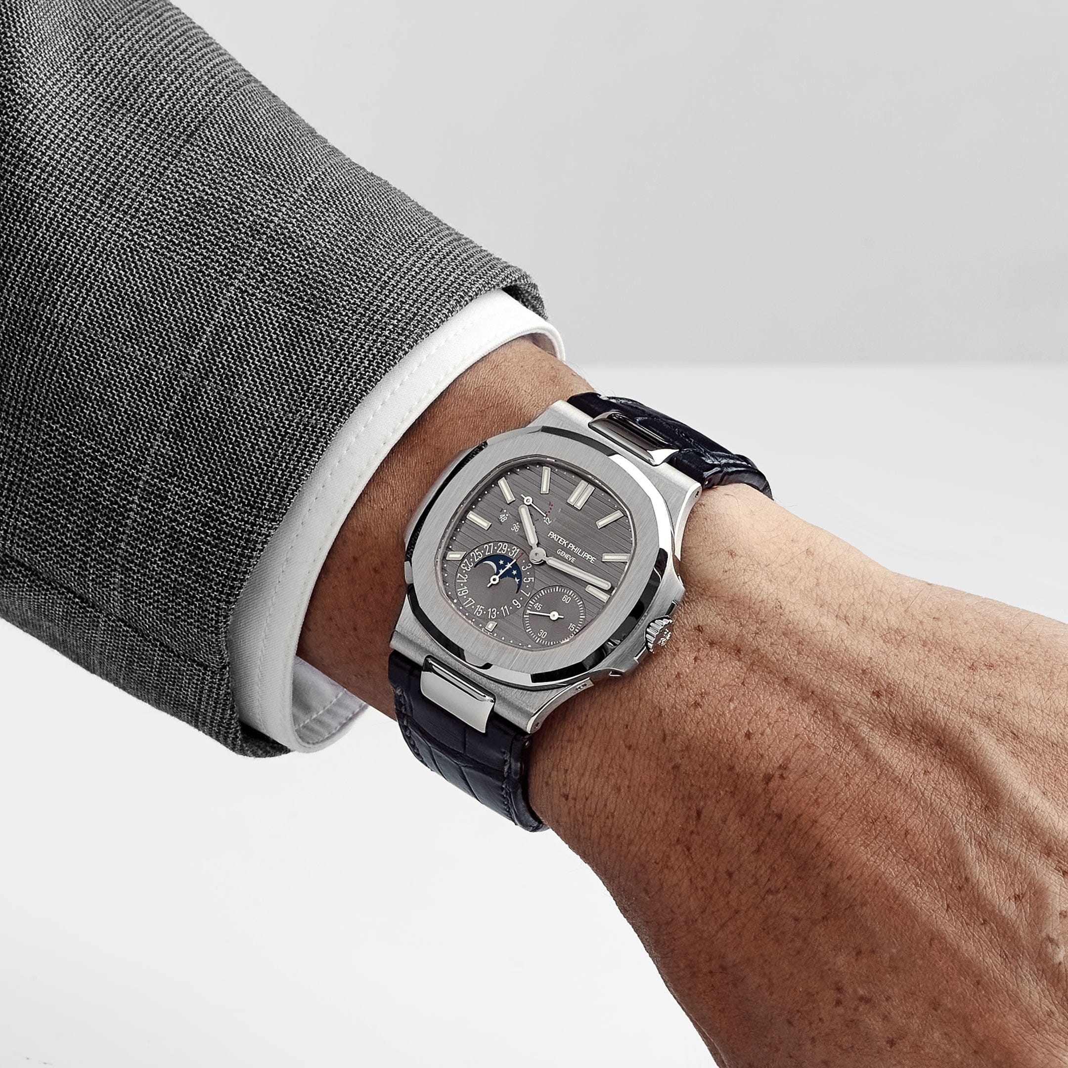 Patek Philippe Nautilus 5712G-001 White Gold Grey Dial Moon Phases (2018)