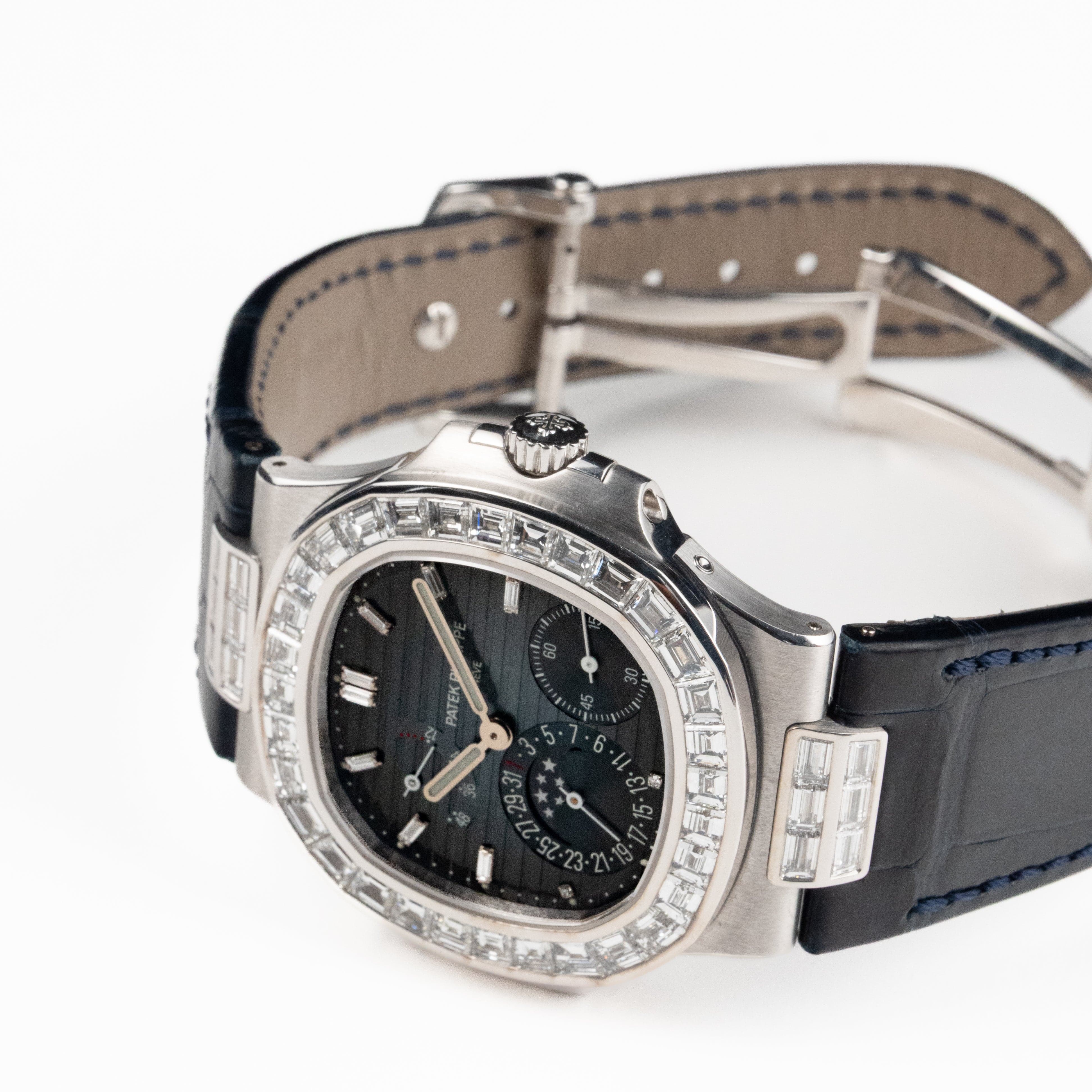 Patek Philippe Nautilus 5724G-001 White Gold Blue Diamond Dial Diamond Bezel (2017)