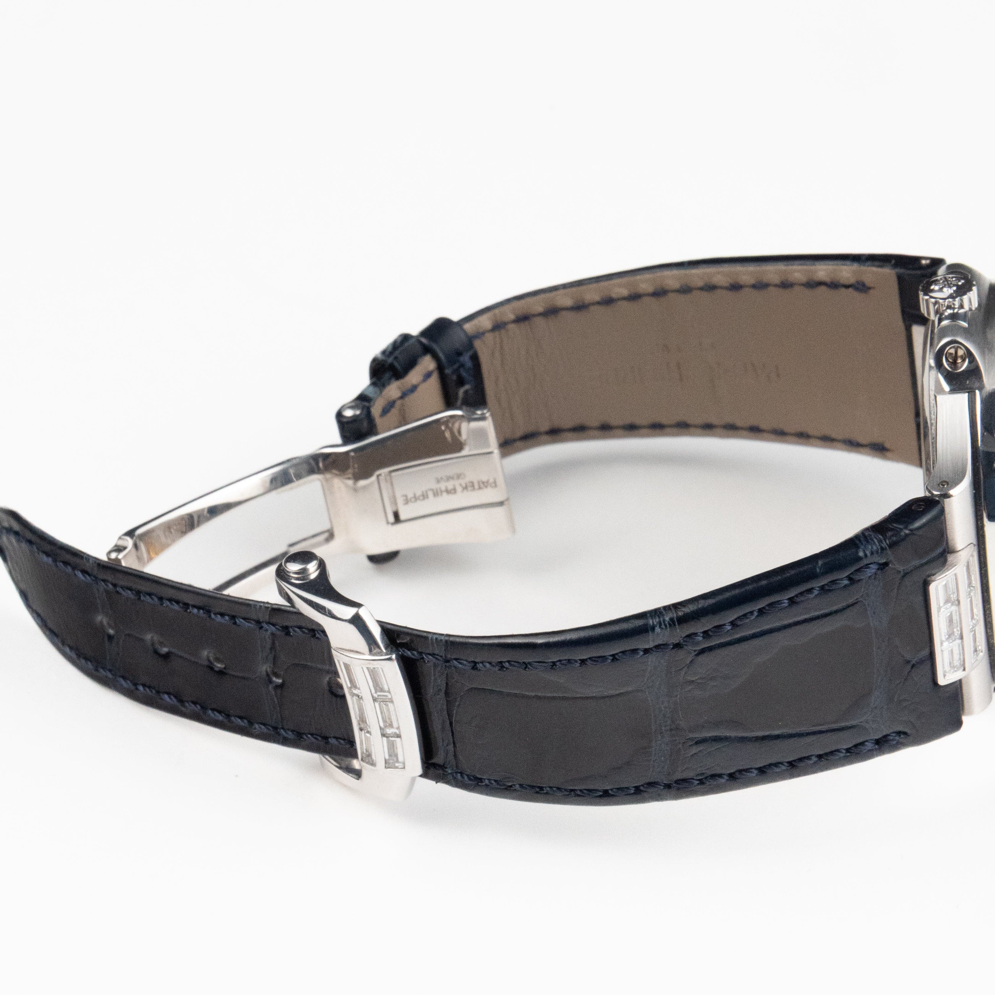 Patek Philippe Nautilus 5724G-001 White Gold Blue Diamond Dial Diamond Bezel (2017)