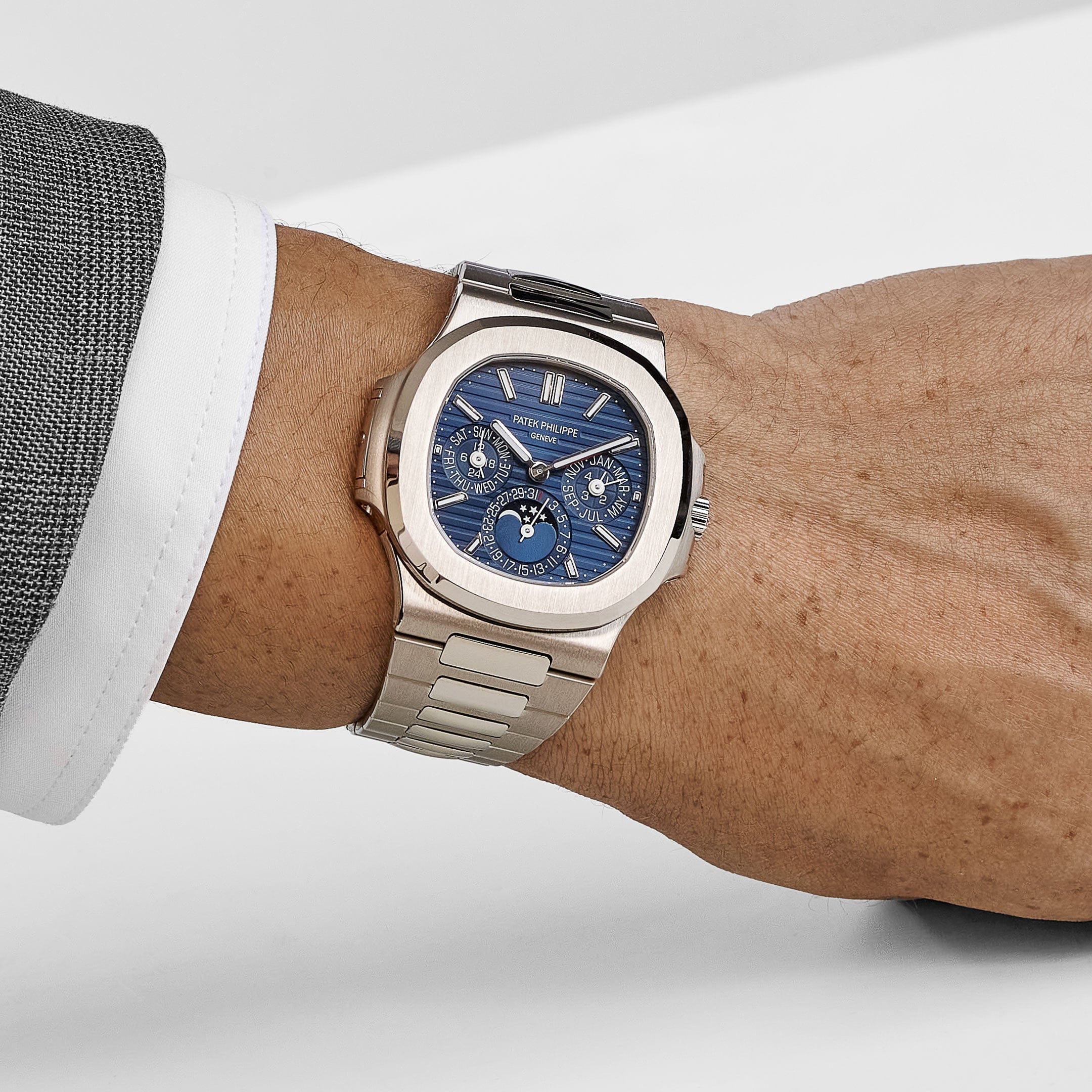 Patek Philippe Nautilus 5740/1G-001 Perpetual Calendar Moon Phases (2022)