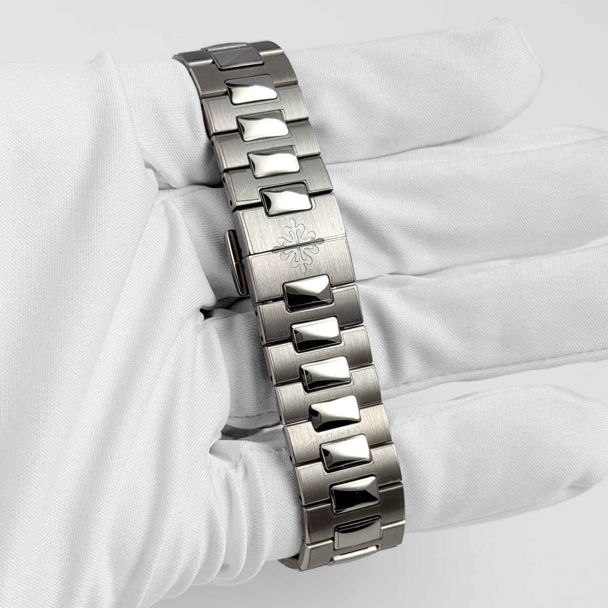 Patek Philippe Nautilus 5740/1G-001 Perpetual Calendar Moon Phases (2026)