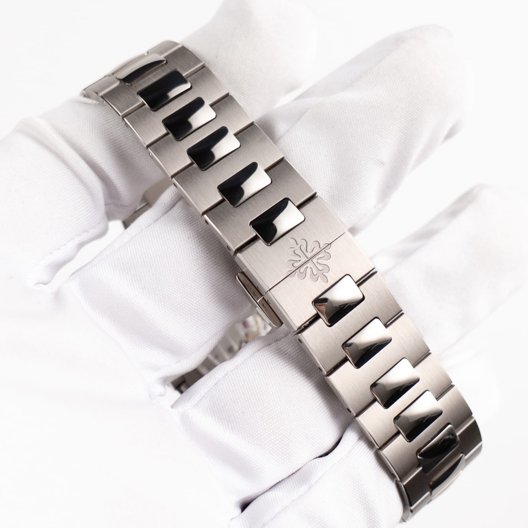 Patek Philippe Nautilus 5810/1G-001 '50th Anniversary' White Gold Blue Dial Limited Edition of 2000 (2026)