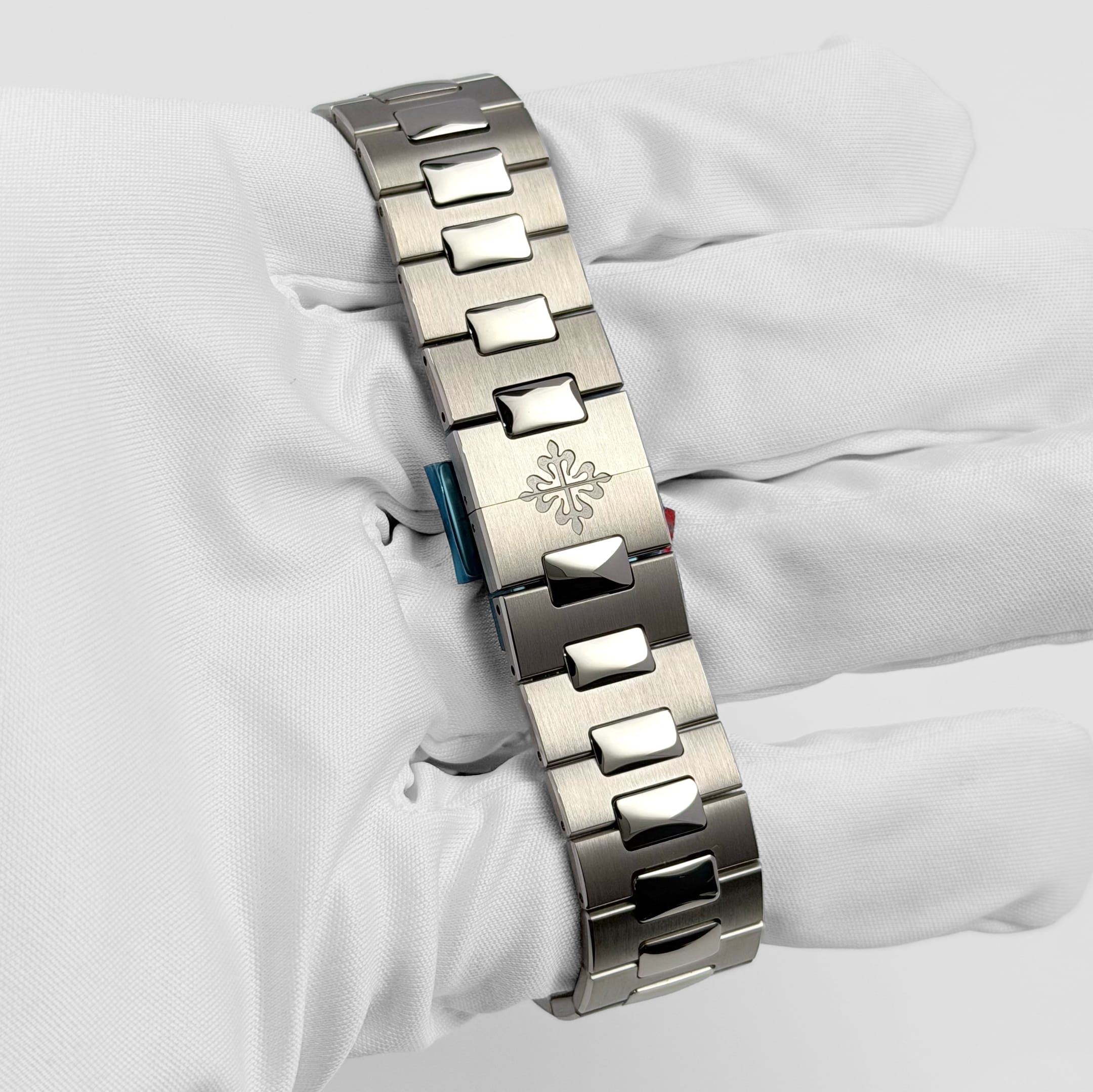 Patek Philippe Nautilus 5810/1G-001 '50th Anniversary' White Gold Blue Dial Limited Edition of 2000 (2026)