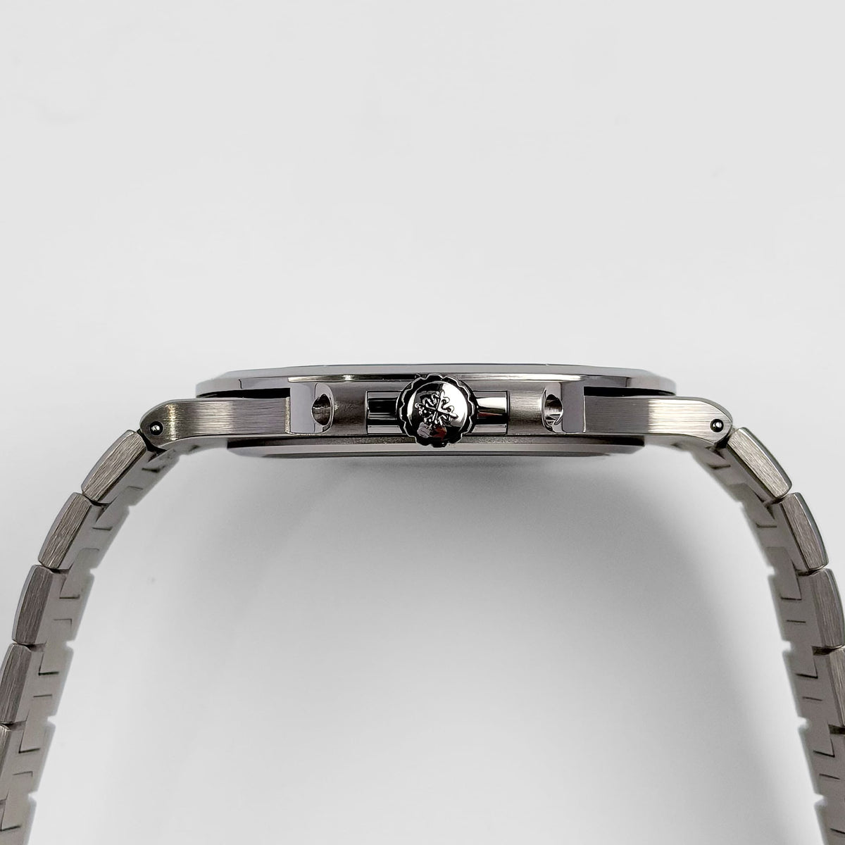 Patek Philippe Nautilus 5810/1G-001 '50th Anniversary' White Gold Blue Dial Limited Edition of 2000 (2026)