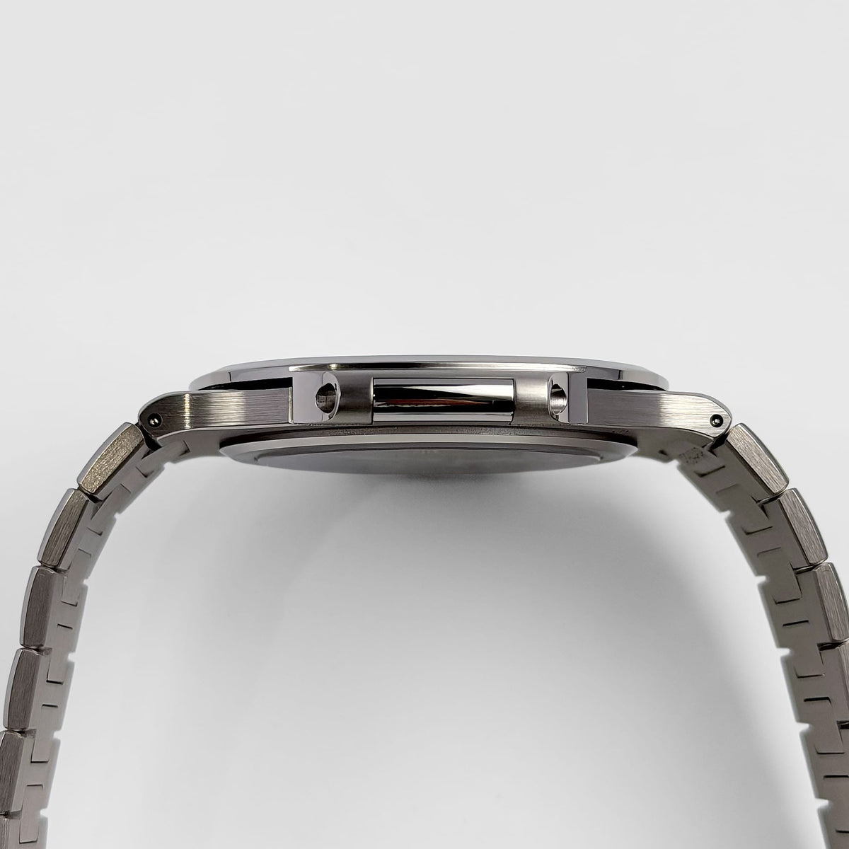 Patek Philippe Nautilus 5810/1G-001 '50th Anniversary' White Gold Blue Dial Limited Edition of 2000 (2026)