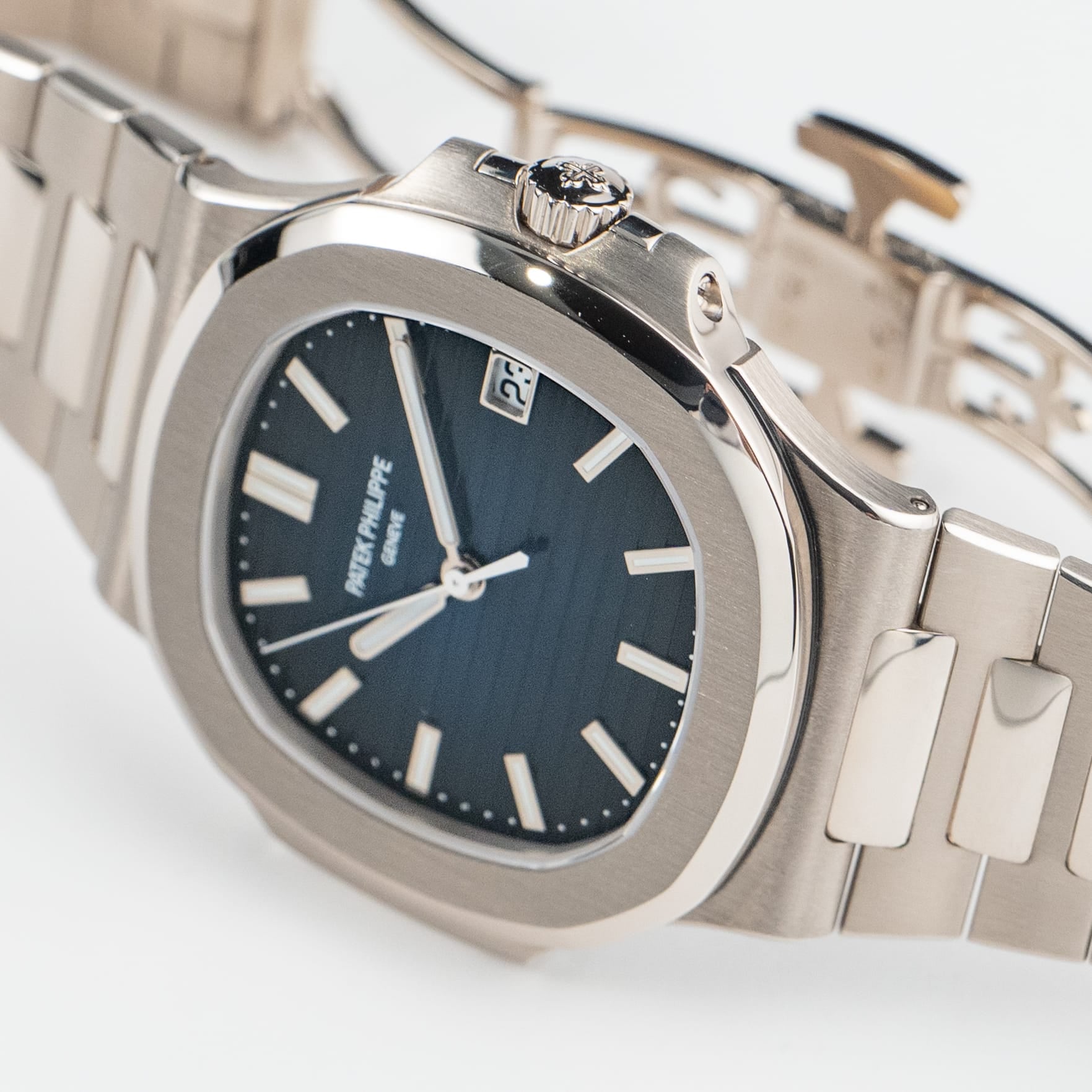 Patek Philippe Nautilus 5811/1G-001 White Gold Blue Dial (2023)