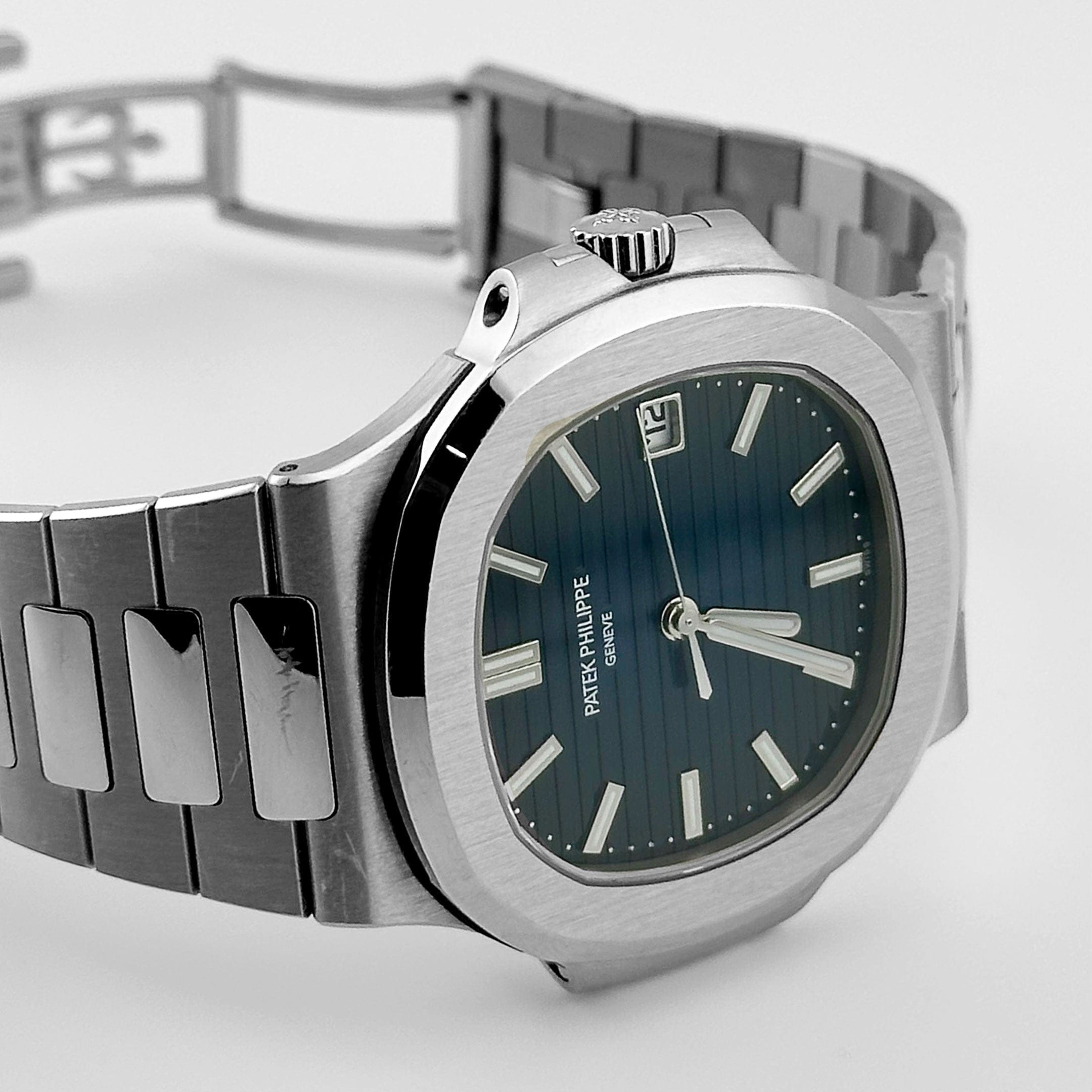 Patek Philippe Nautilus 5811/1G-001 White Gold Blue Dial (2024)