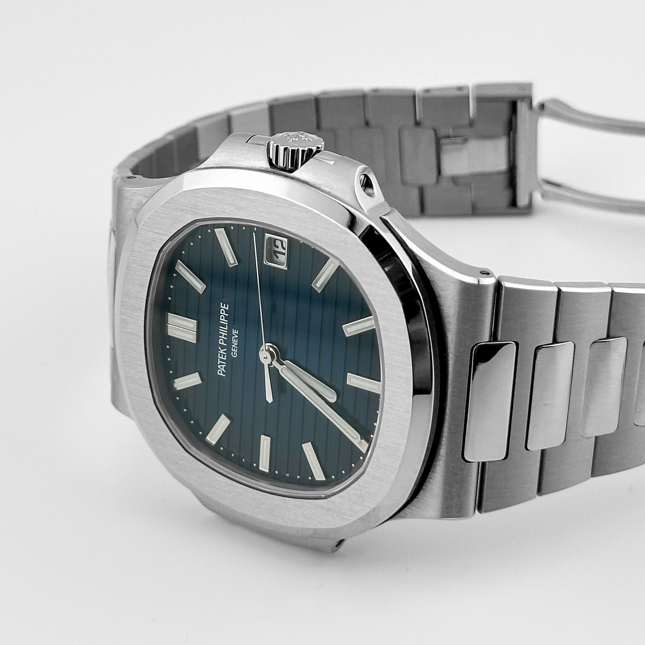 Patek Philippe Nautilus 5811/1G-001 White Gold Blue Dial (2024)