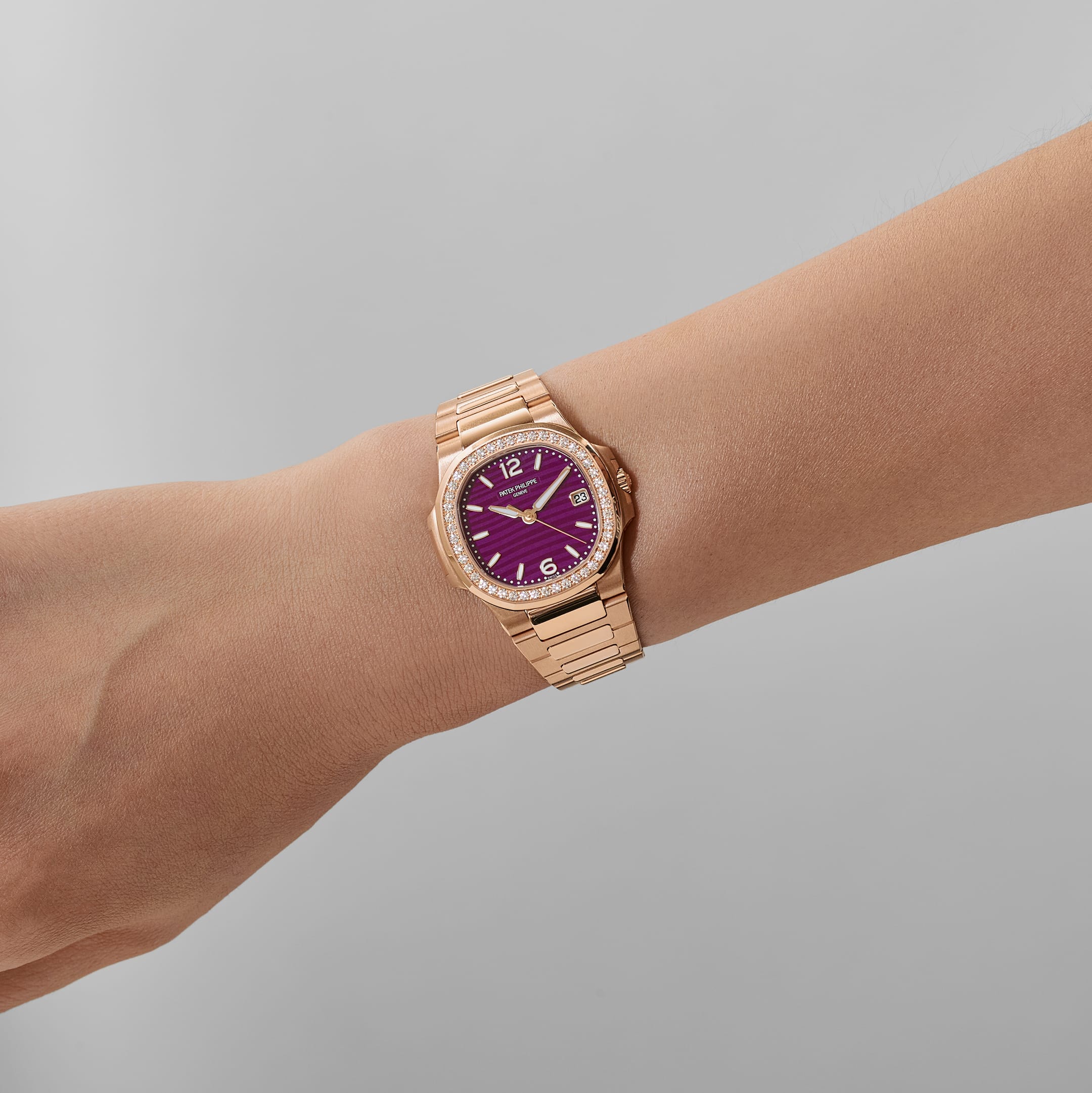 Patek Philippe Nautilus 7010/1R-013 'Ladies' Rose Gold Purple Dial Diamond Bezel Quartz (2026)
