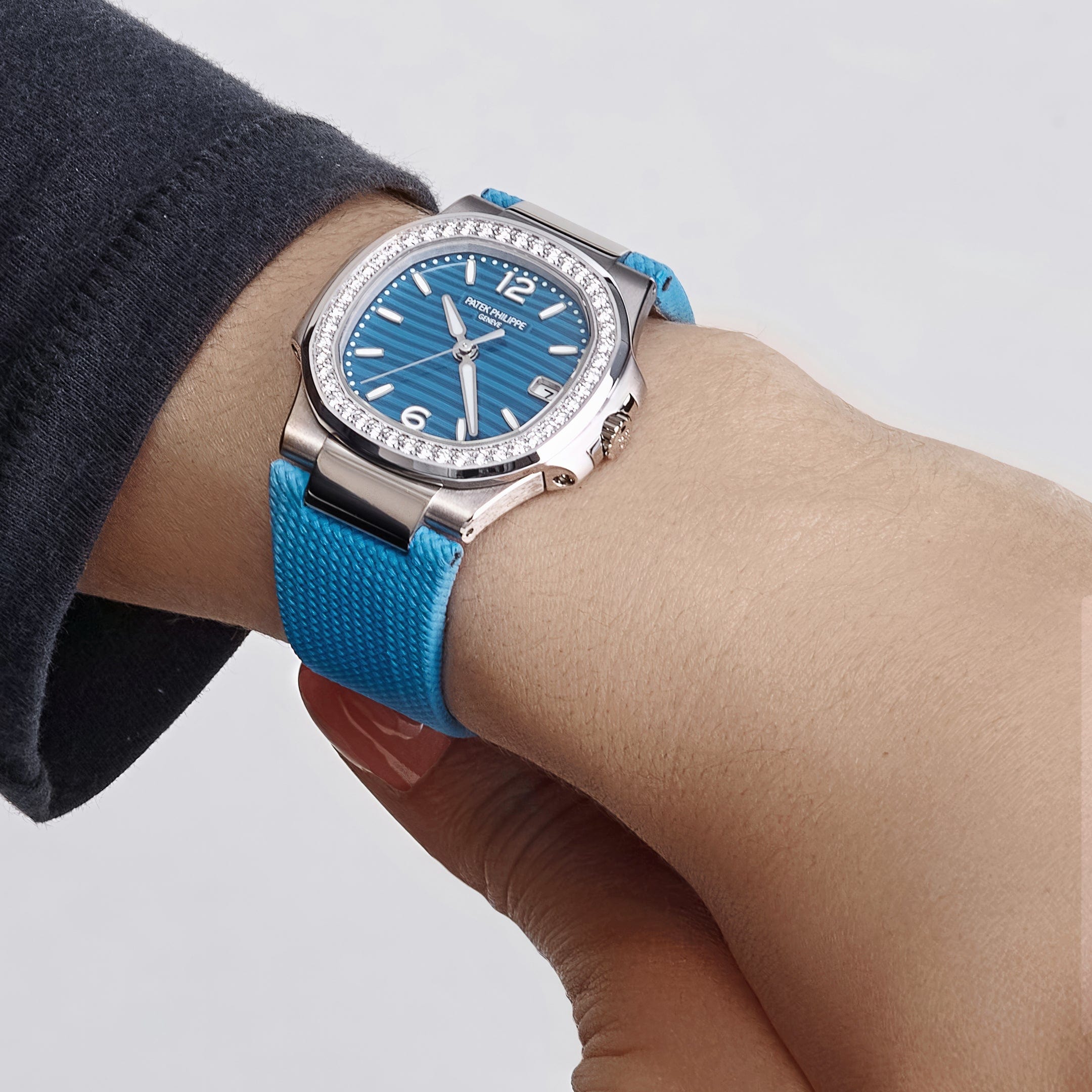 Patek Philippe Nautilus 7010G 'Ladies' White Gold Blue Dial Diamond Bezel (2025)