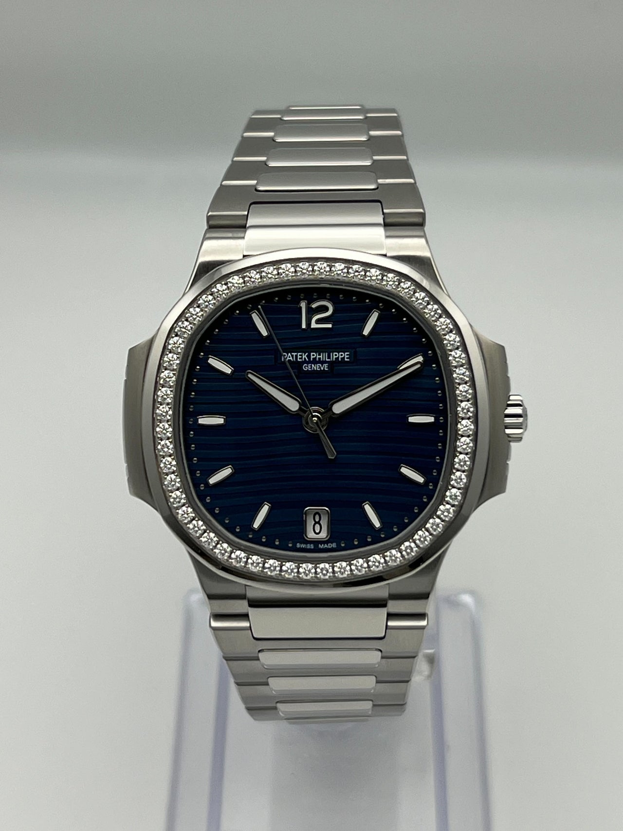 Patek Philippe Nautilus 7118/1200A-001 'Ladies' Blue Dial Diamond Bezel (2021)