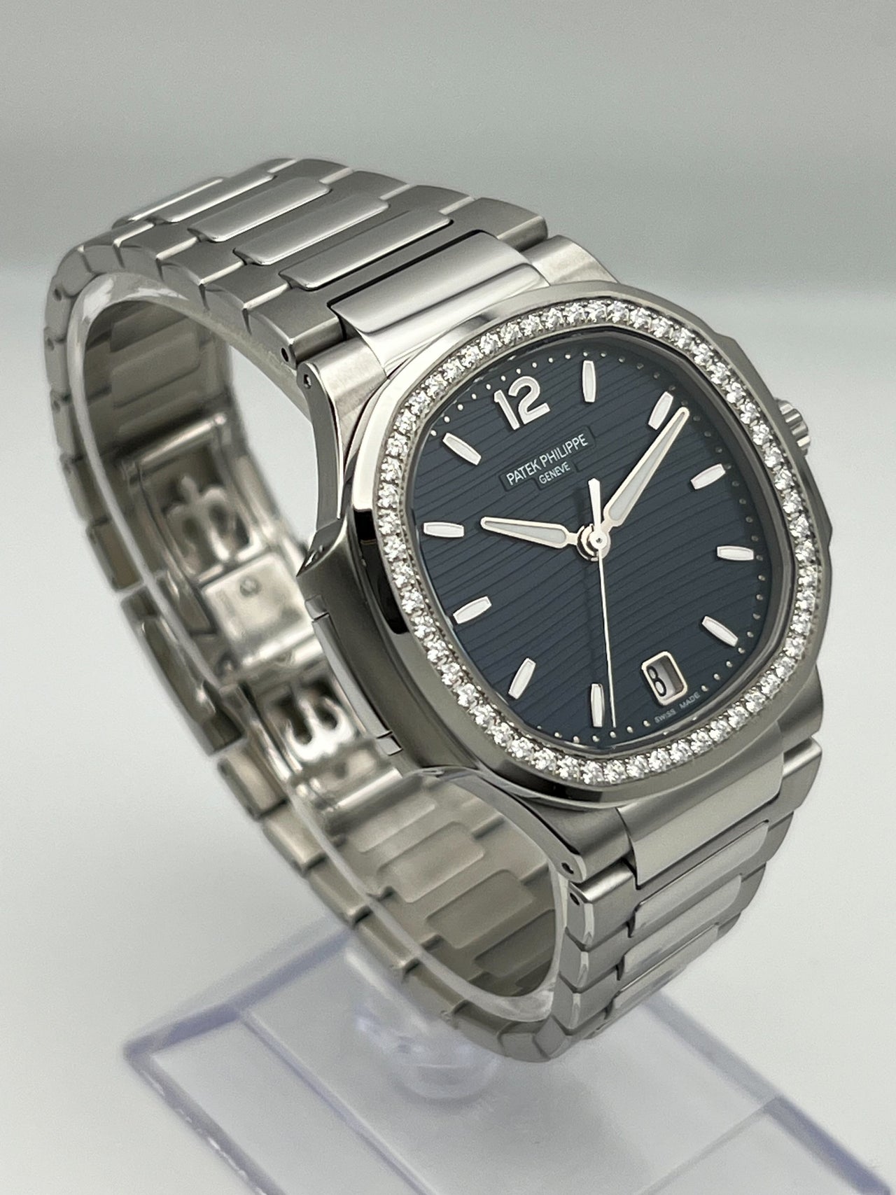 Patek Philippe Nautilus 7118/1200A-001 'Ladies' Blue Dial Diamond Bezel (2021)