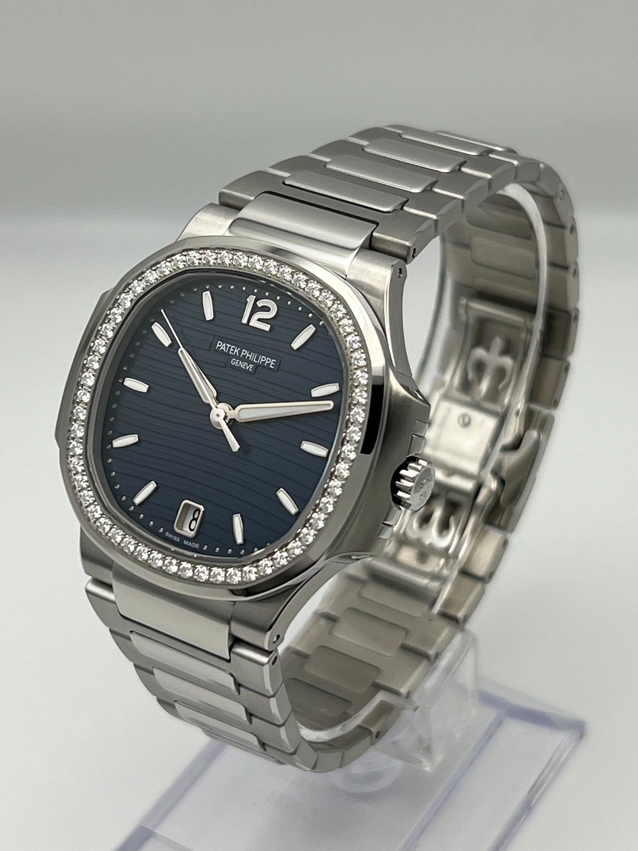 Patek Philippe Nautilus 7118/1200A-001 'Ladies' Blue Dial Diamond Bezel (2021)