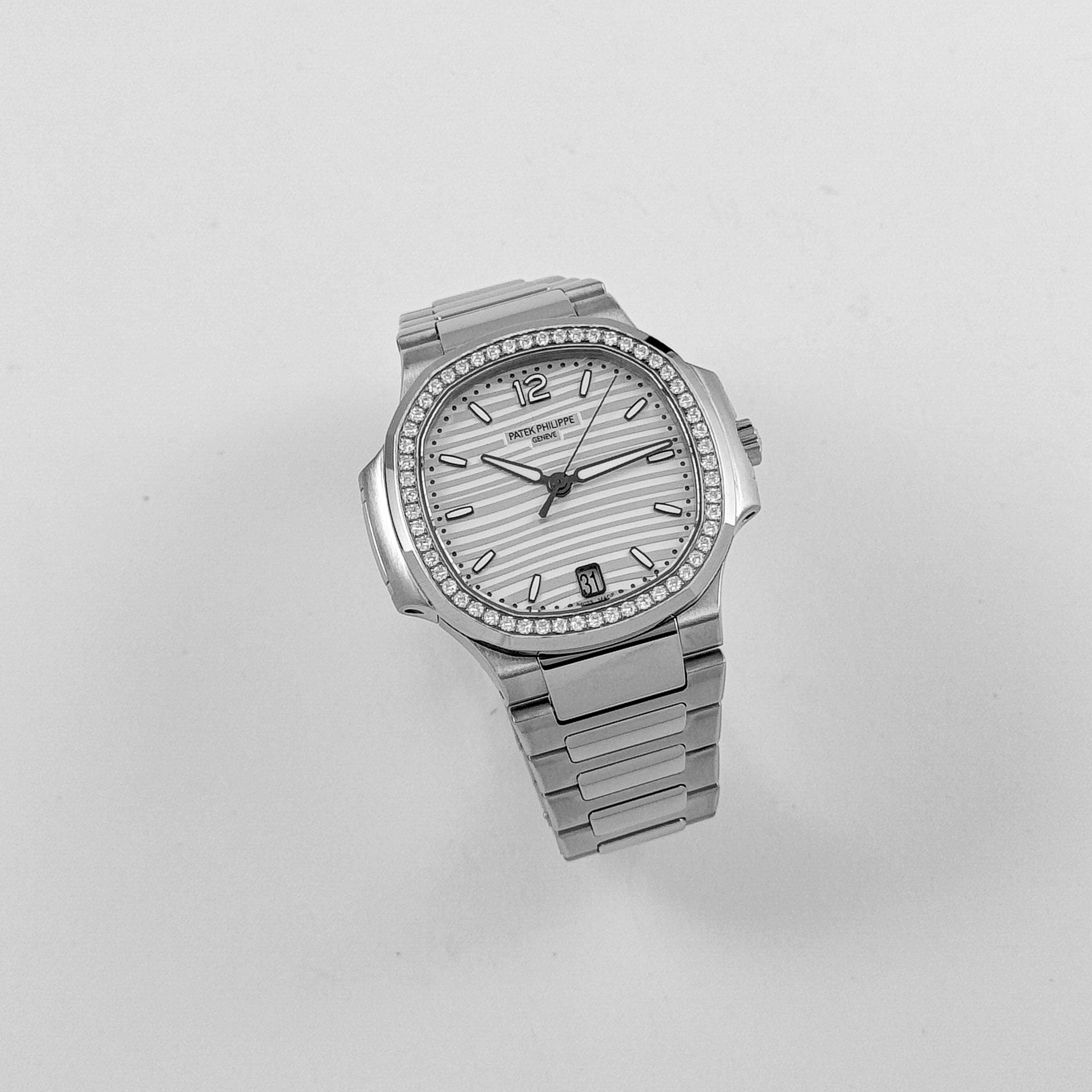 Patek Philippe Nautilus 7118/1200A-010 'Ladies' Stainless Steel Silver Dial Diamond Bezel (2022)