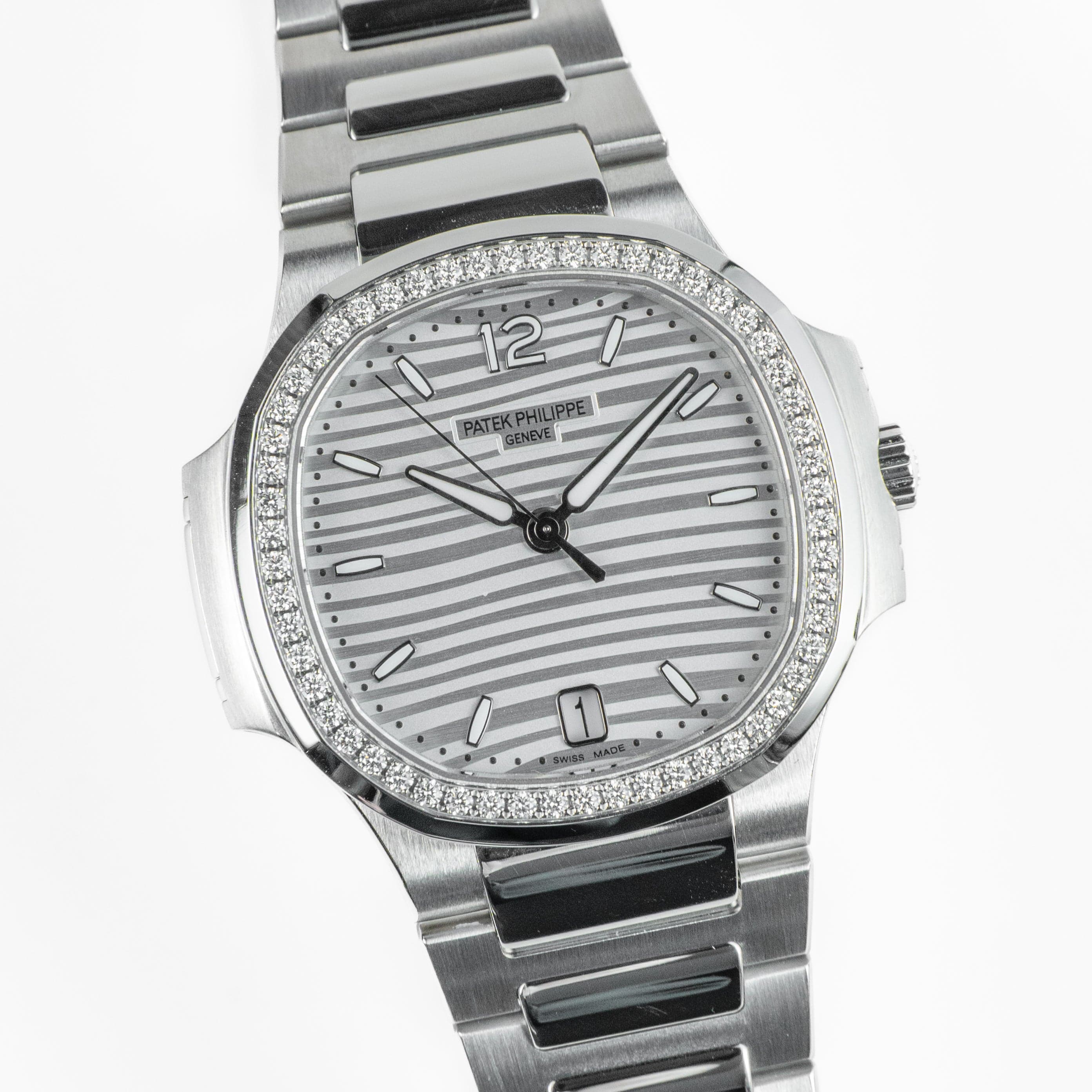 Patek Philippe Nautilus 7118/1200A-010 'Ladies' Stainless Steel Silver Dial Diamond Bezel (2024)